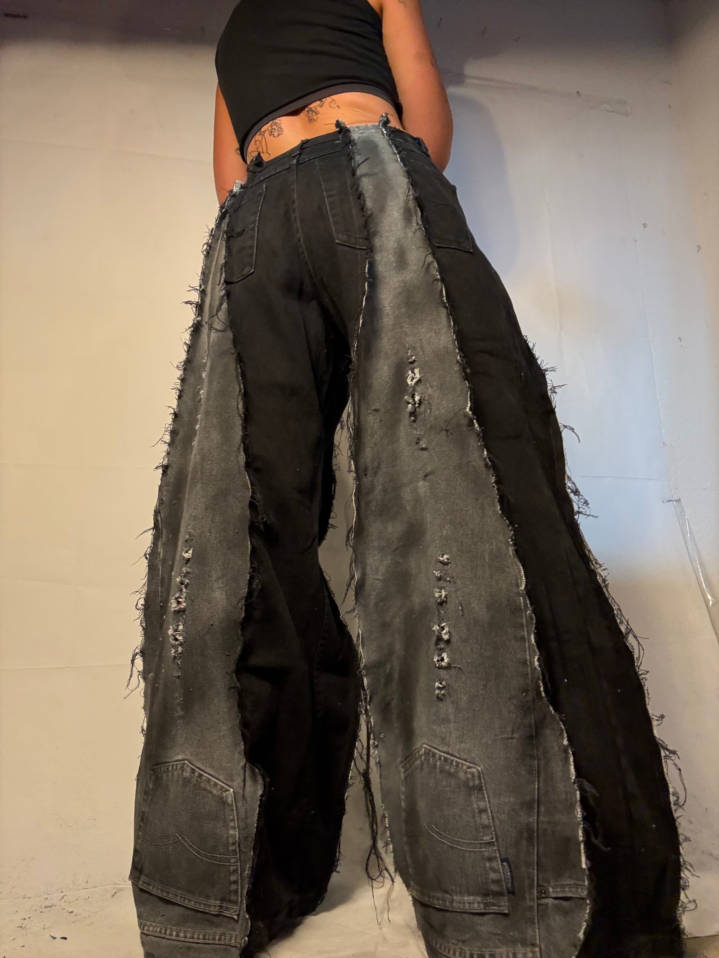 EXTRA BAGGY DISTRESSED STAINED BLACK/GREY SPG PANTS