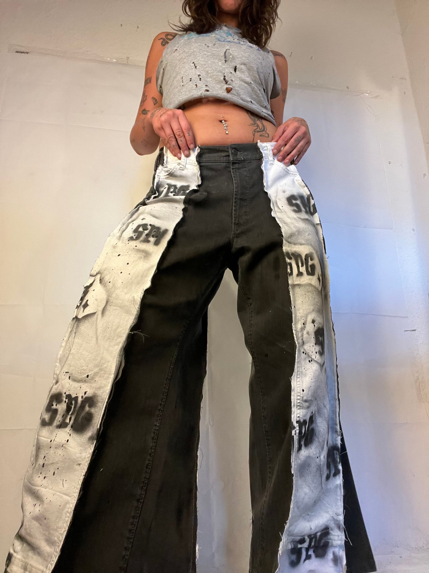 BAGGY WHITE/DARK GREY SOG PANTS W DETAILS