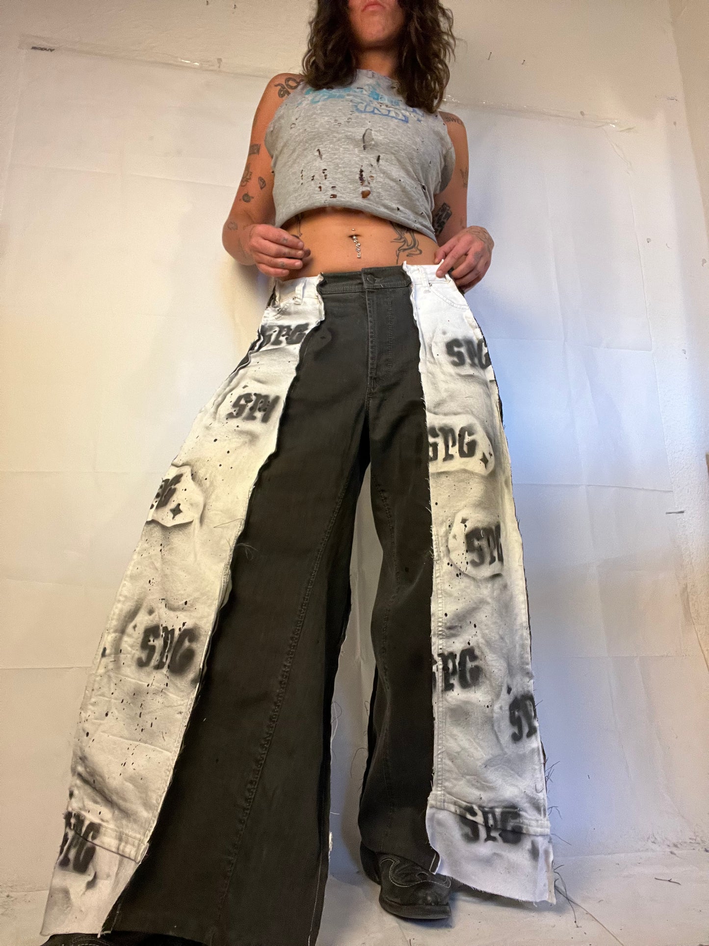 BAGGY WHITE/DARK GREY SOG PANTS W DETAILS