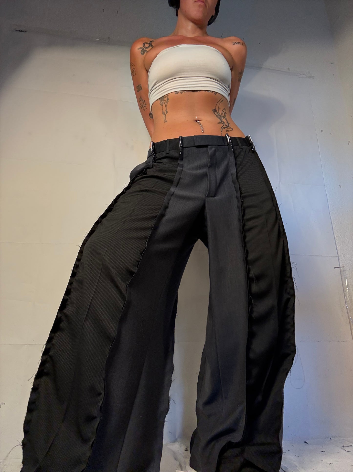 BAGGY BLACK PINSTIBE SPG SUITPANTS