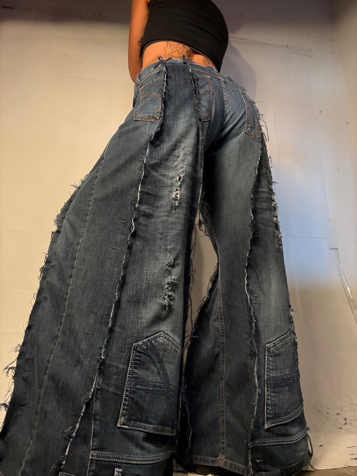 FLARED DISTRESSED DENIM SPG PANTS