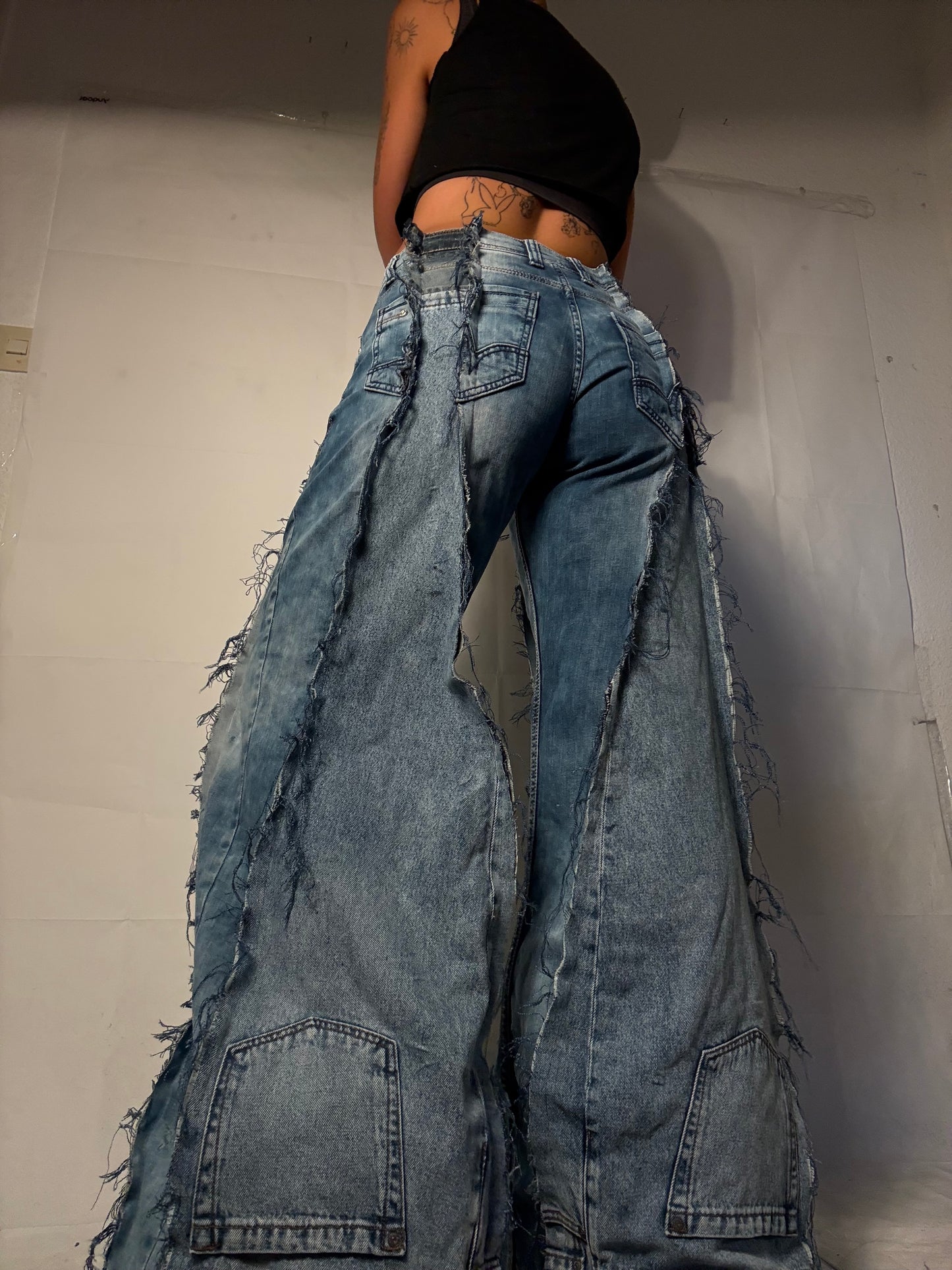 EXTRA LONG RIPPED LIGHT DENIM SPG PANTS