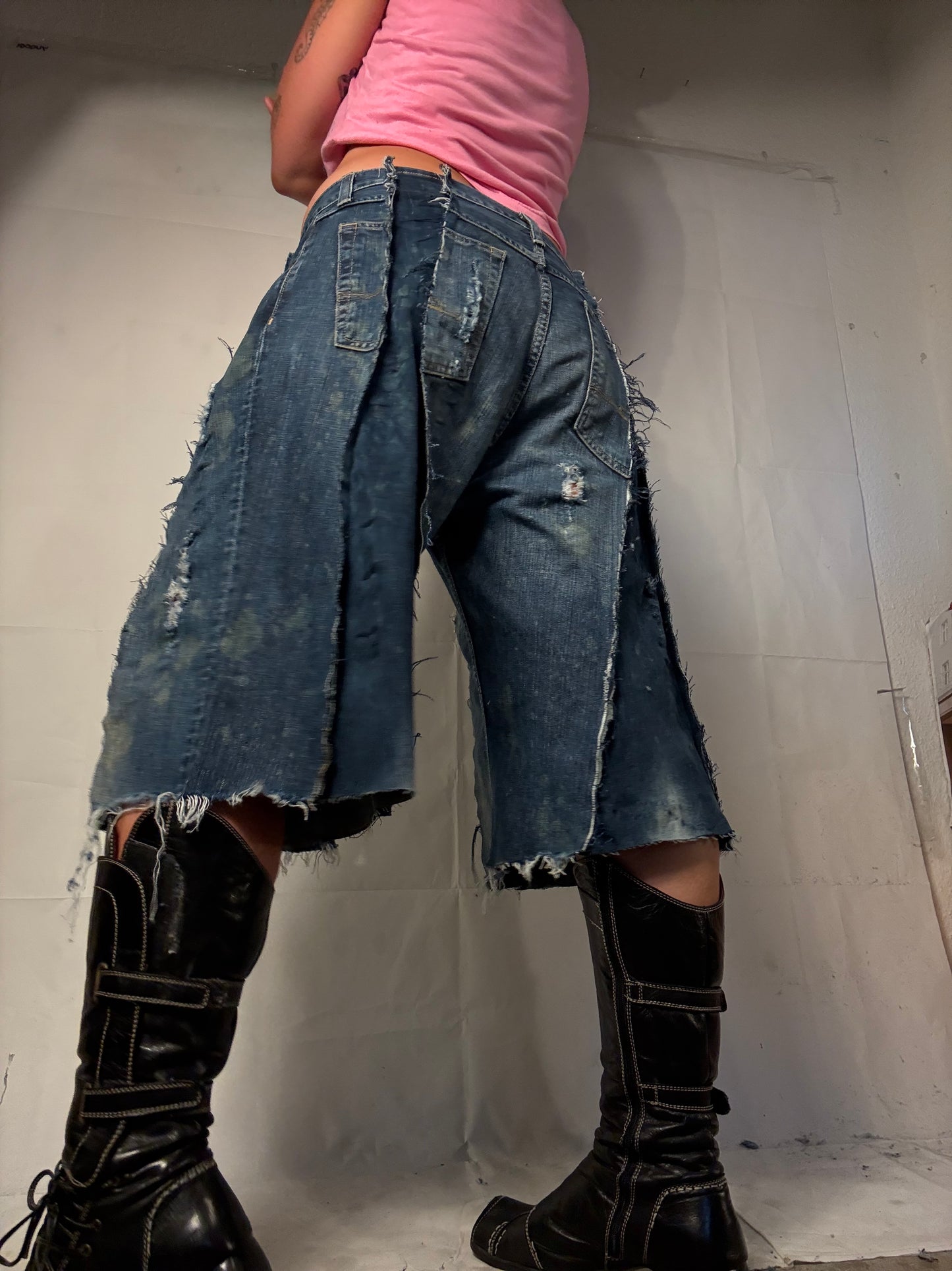 RIPPED BLEACHED DENIM SPG JORTS