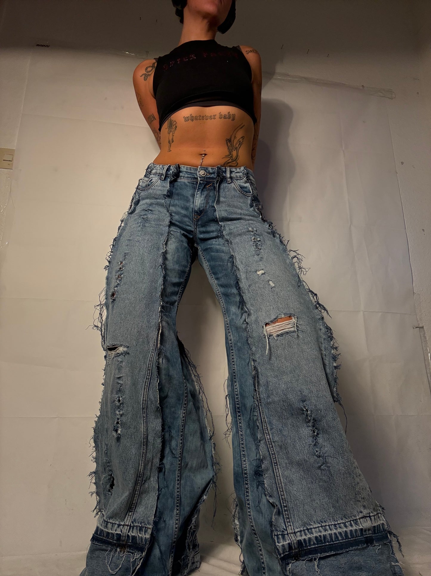 EXTRA LONG RIPPED LIGHT DENIM SPG PANTS