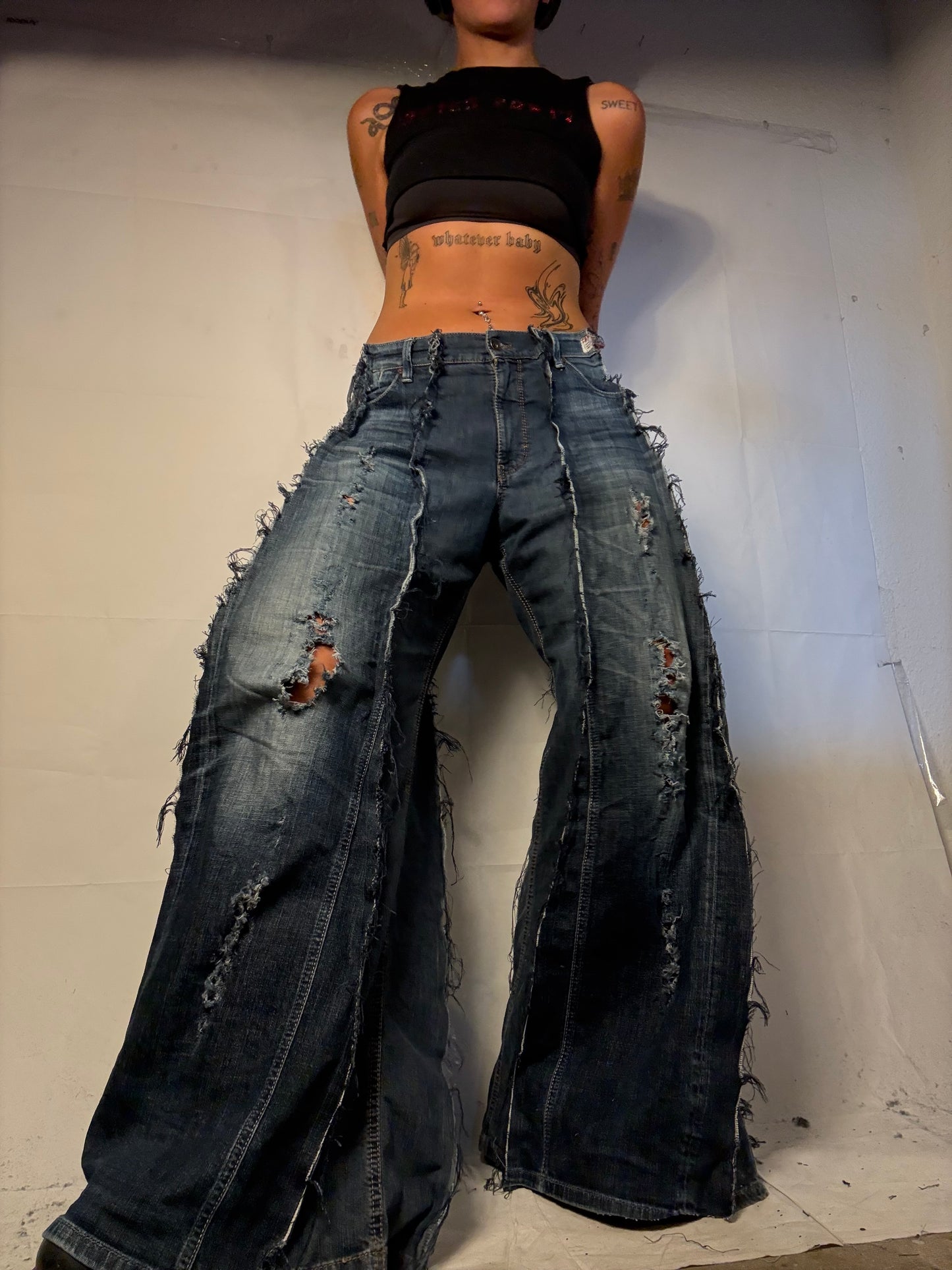 FLARED DISTRESSED DENIM SPG PANTS