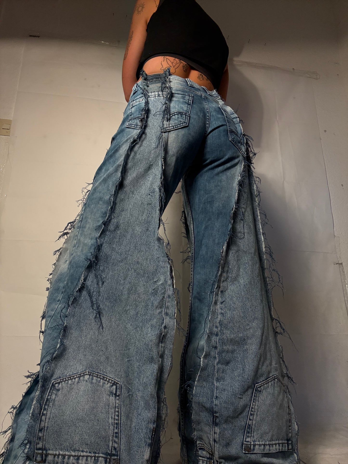 EXTRA LONG RIPPED LIGHT DENIM SPG PANTS