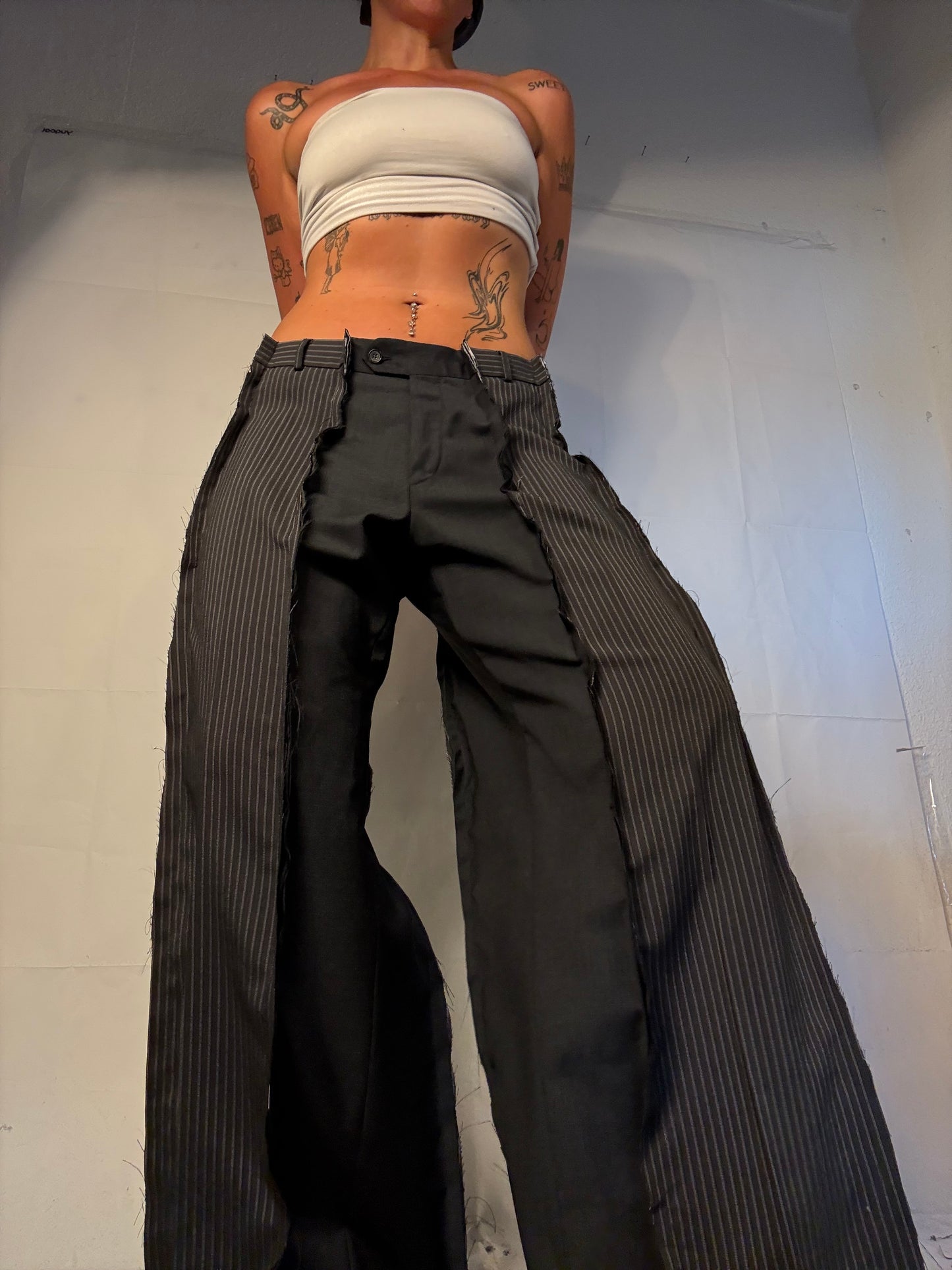 BAGGY DARK PINSTIBE SPG SUITPANTS