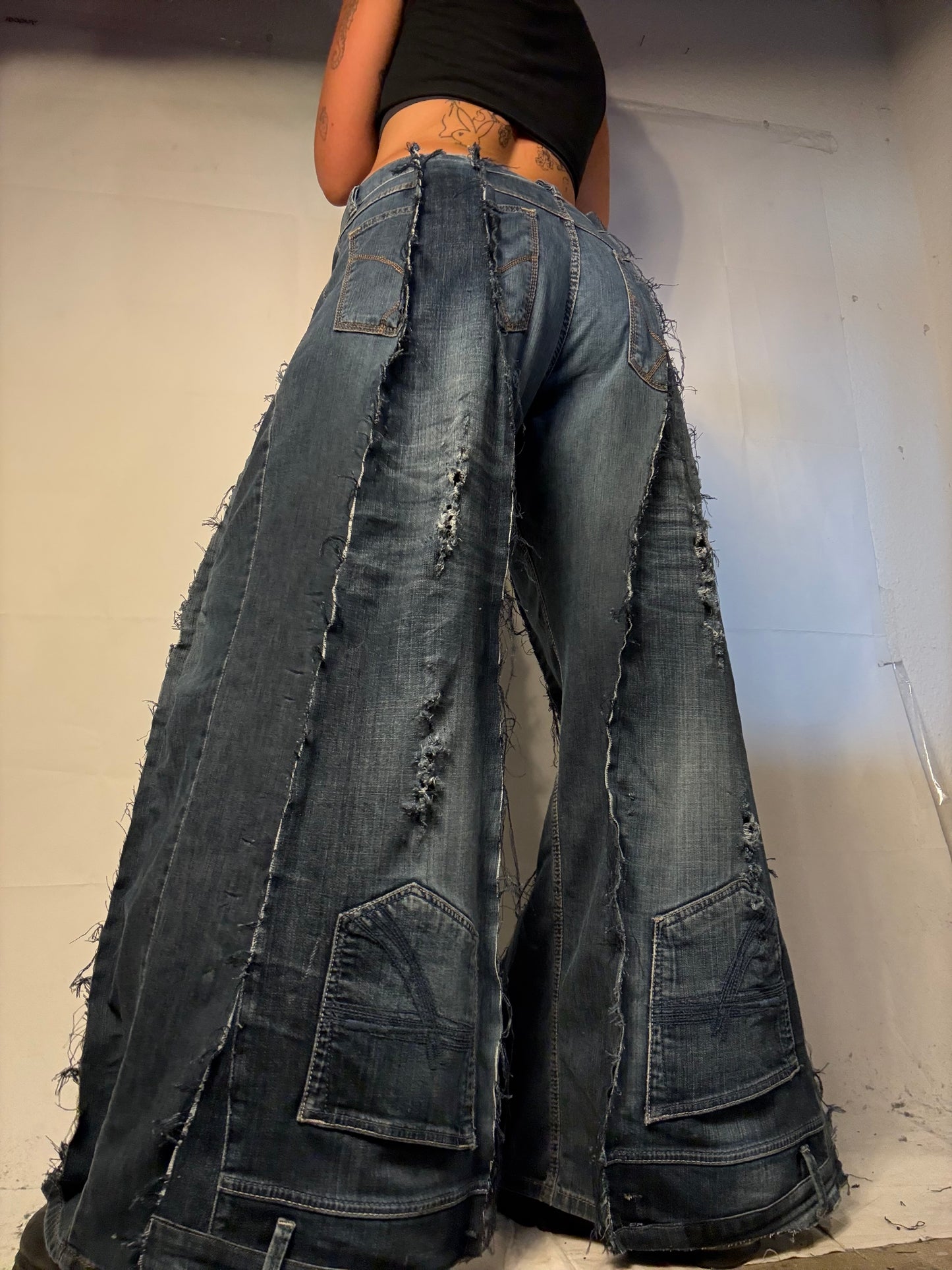 FLARED DISTRESSED DENIM SPG PANTS