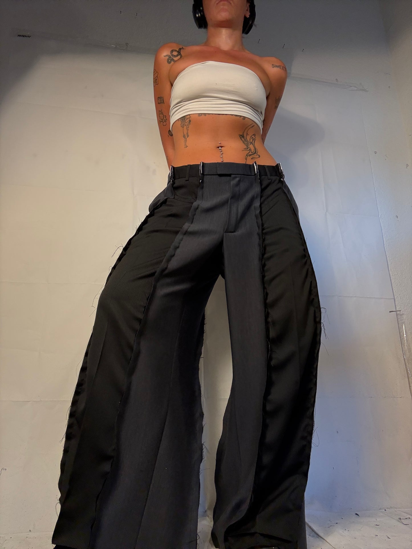 BAGGY BLACK PINSTIBE SPG SUITPANTS