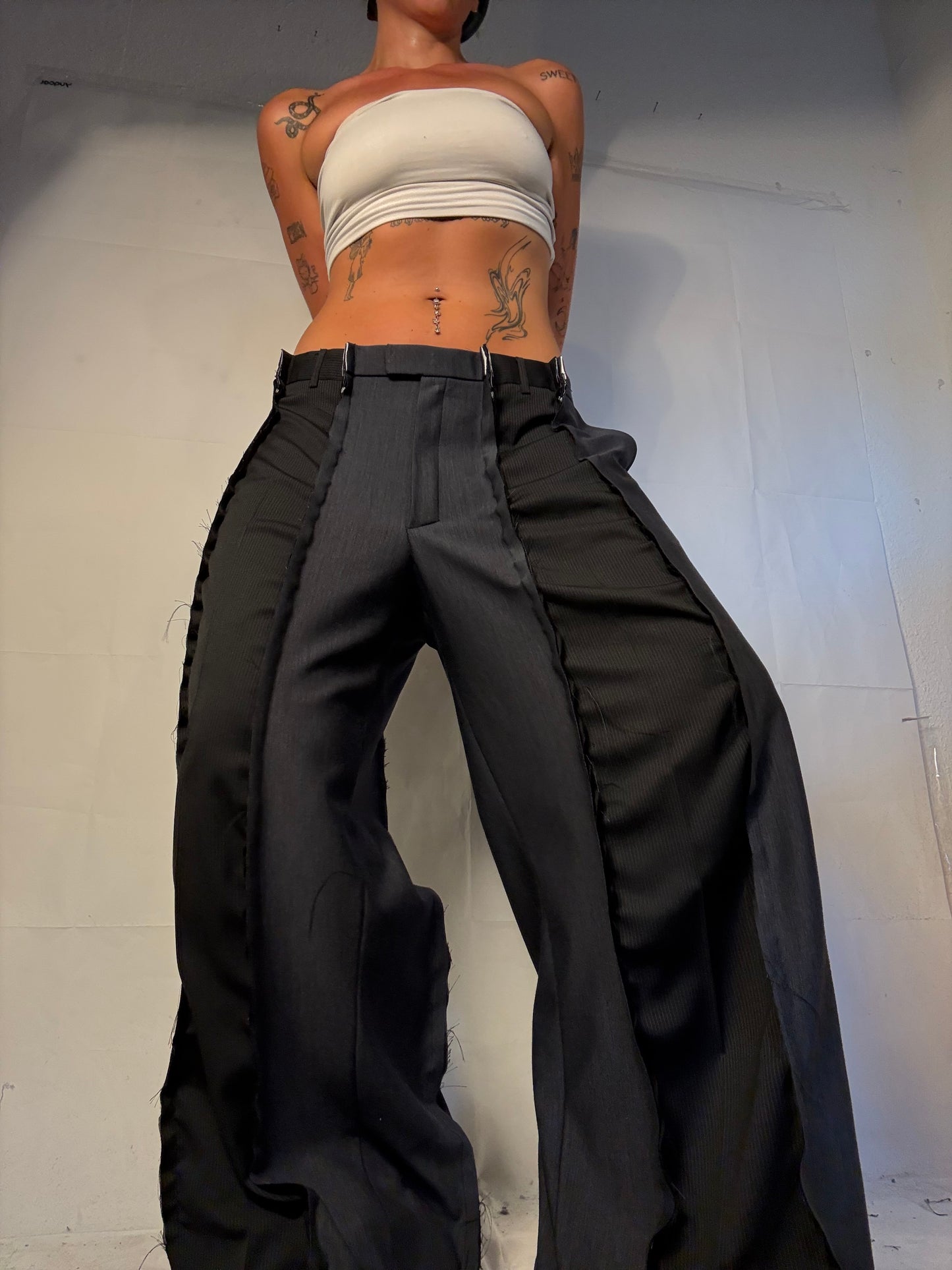 BAGGY BLACK PINSTIBE SPG SUITPANTS