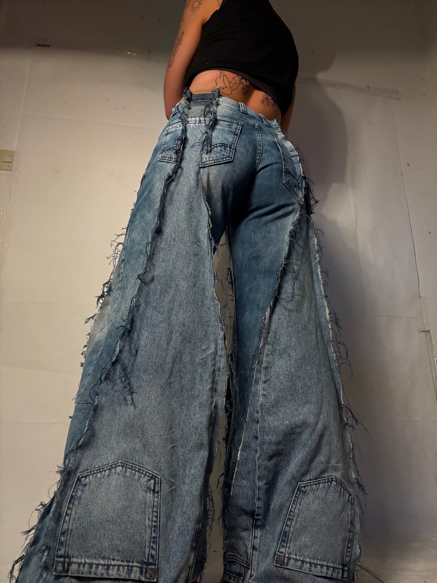 EXTRA LONG RIPPED LIGHT DENIM SPG PANTS