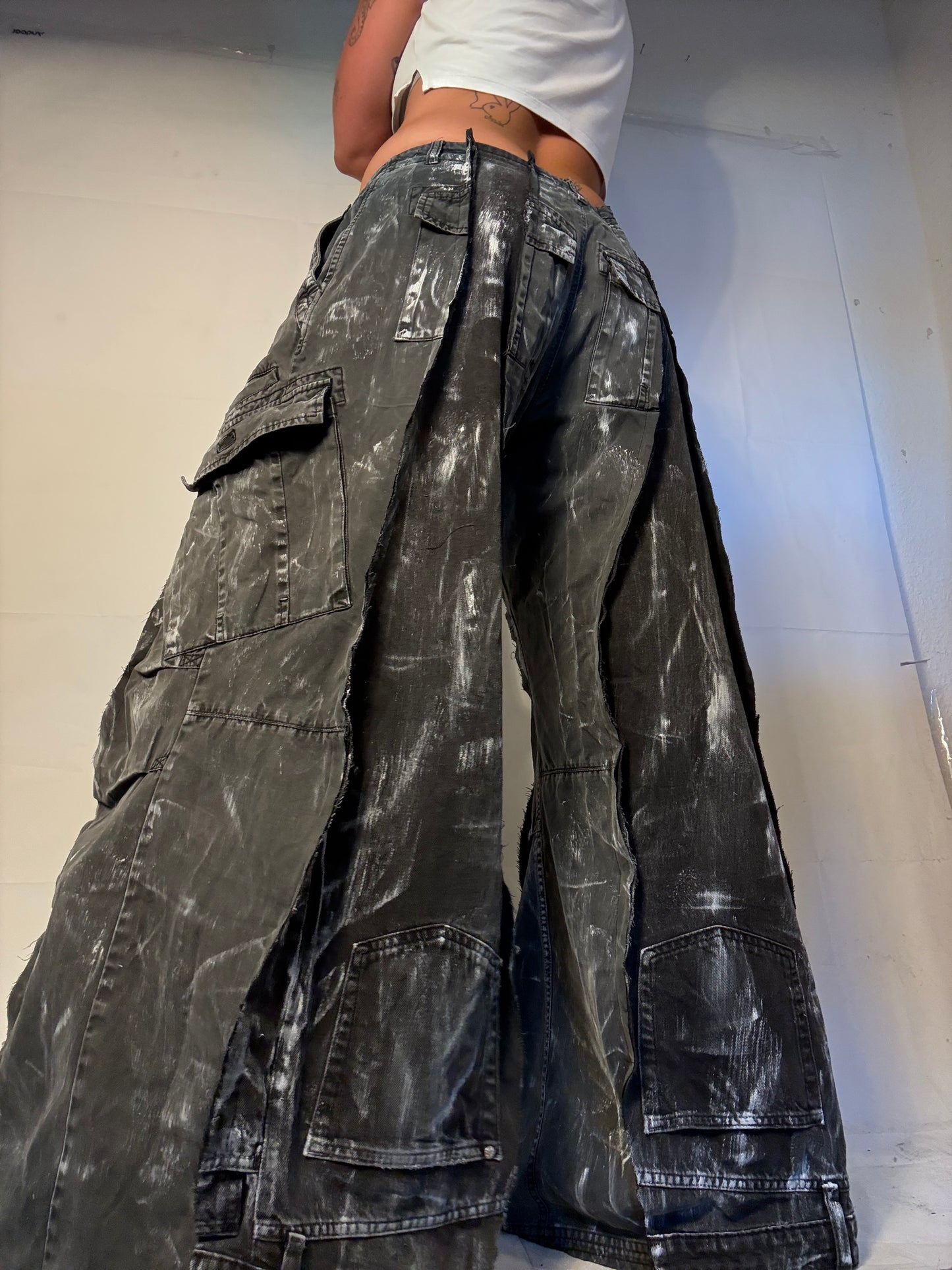 EXTRA BAGGY DARK CARGO DENIM SPG PANTS