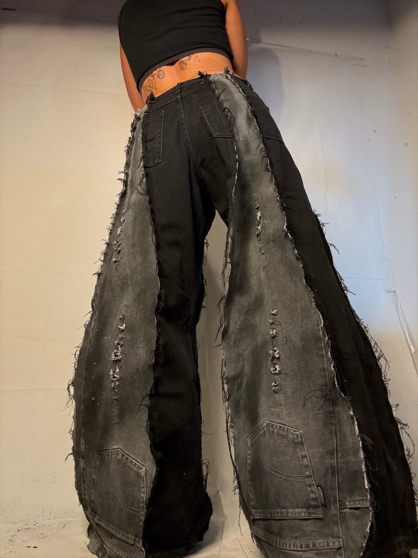 EXTRA BAGGY DISTRESSED STAINED BLACK/GREY SPG PANTS