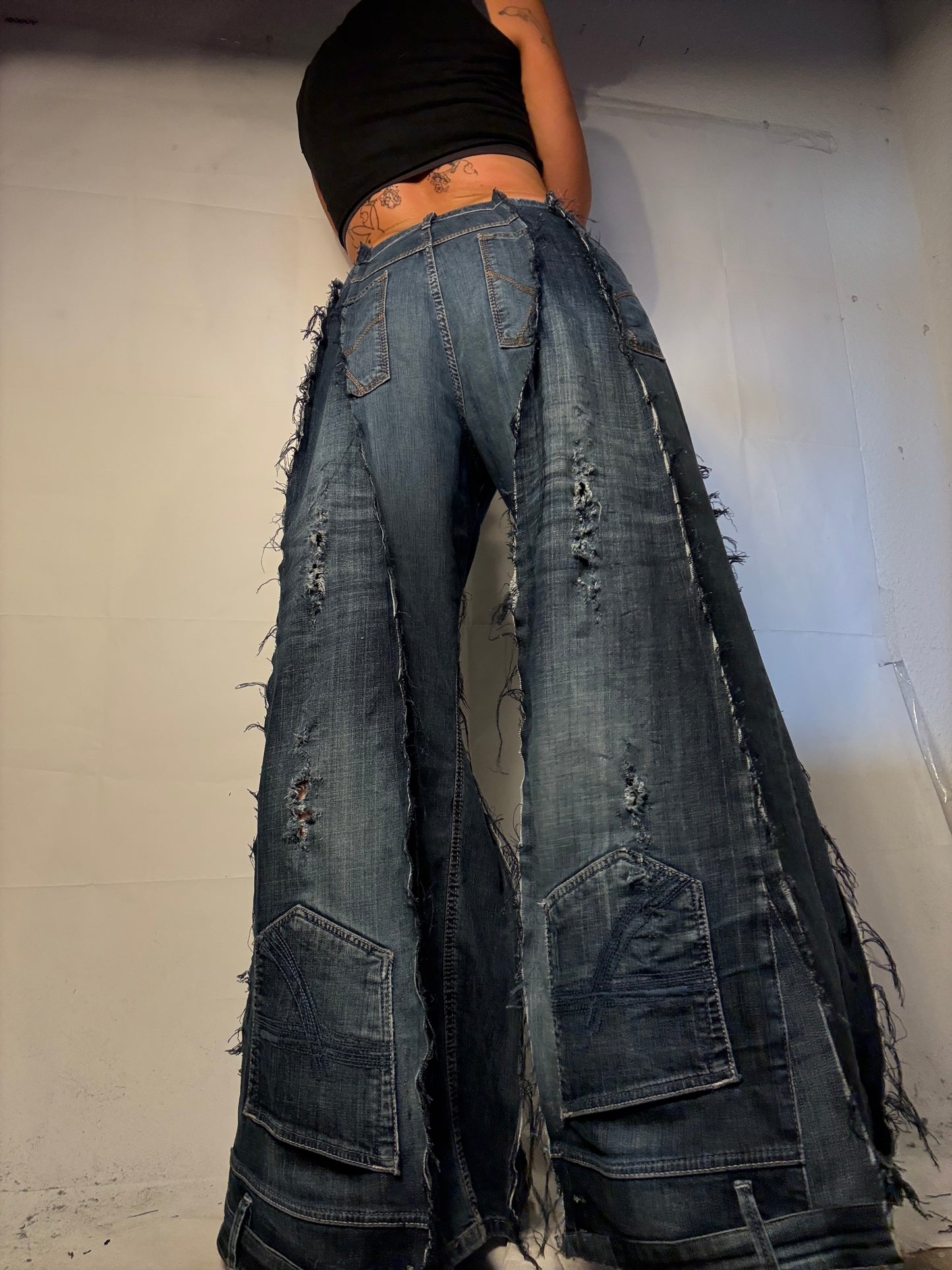 FLARED DISTRESSED DENIM SPG PANTS