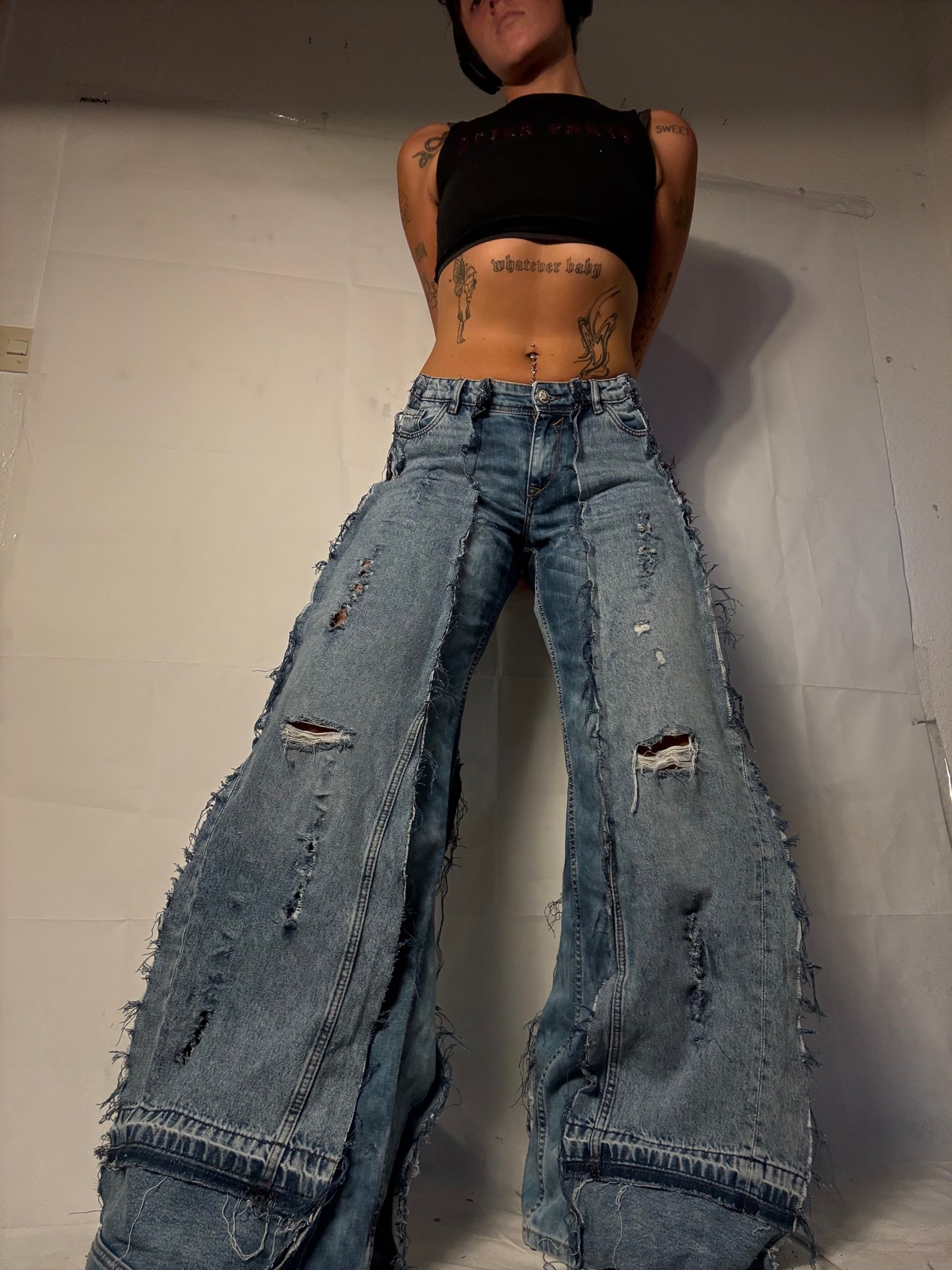 EXTRA LONG RIPPED LIGHT DENIM SPG PANTS
