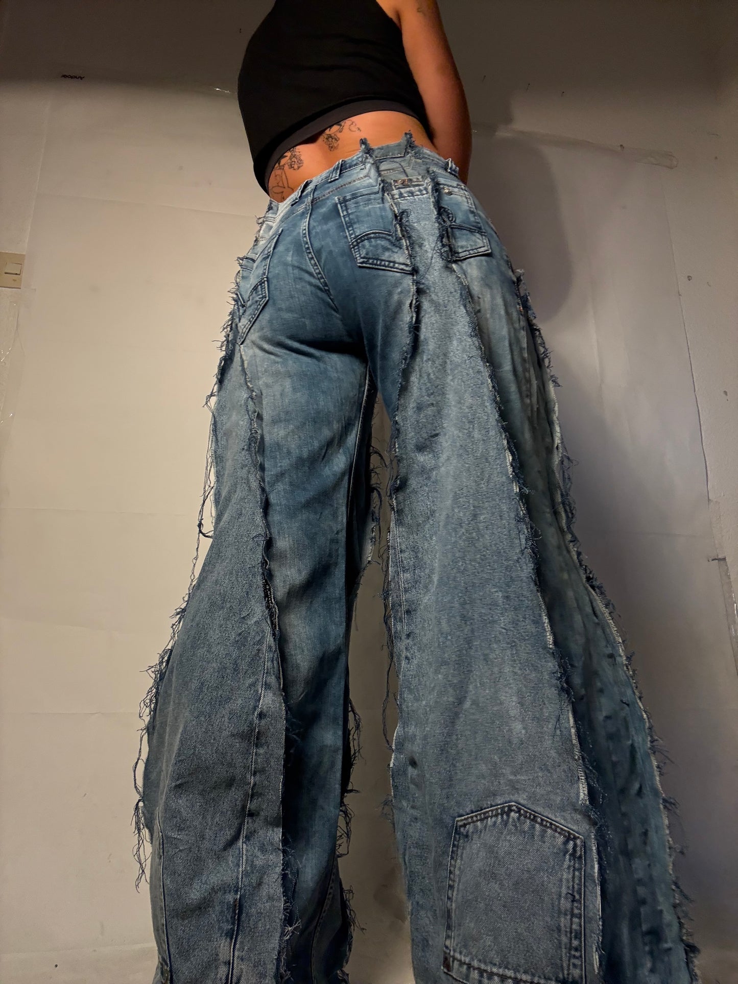 EXTRA LONG RIPPED LIGHT DENIM SPG PANTS
