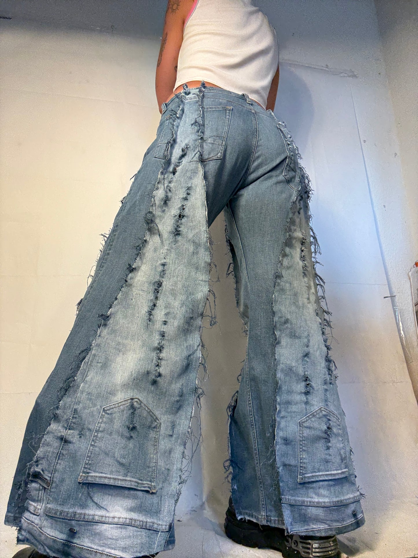 BAGGY DISTRESSED LIGHT DENIM SPG PANTS