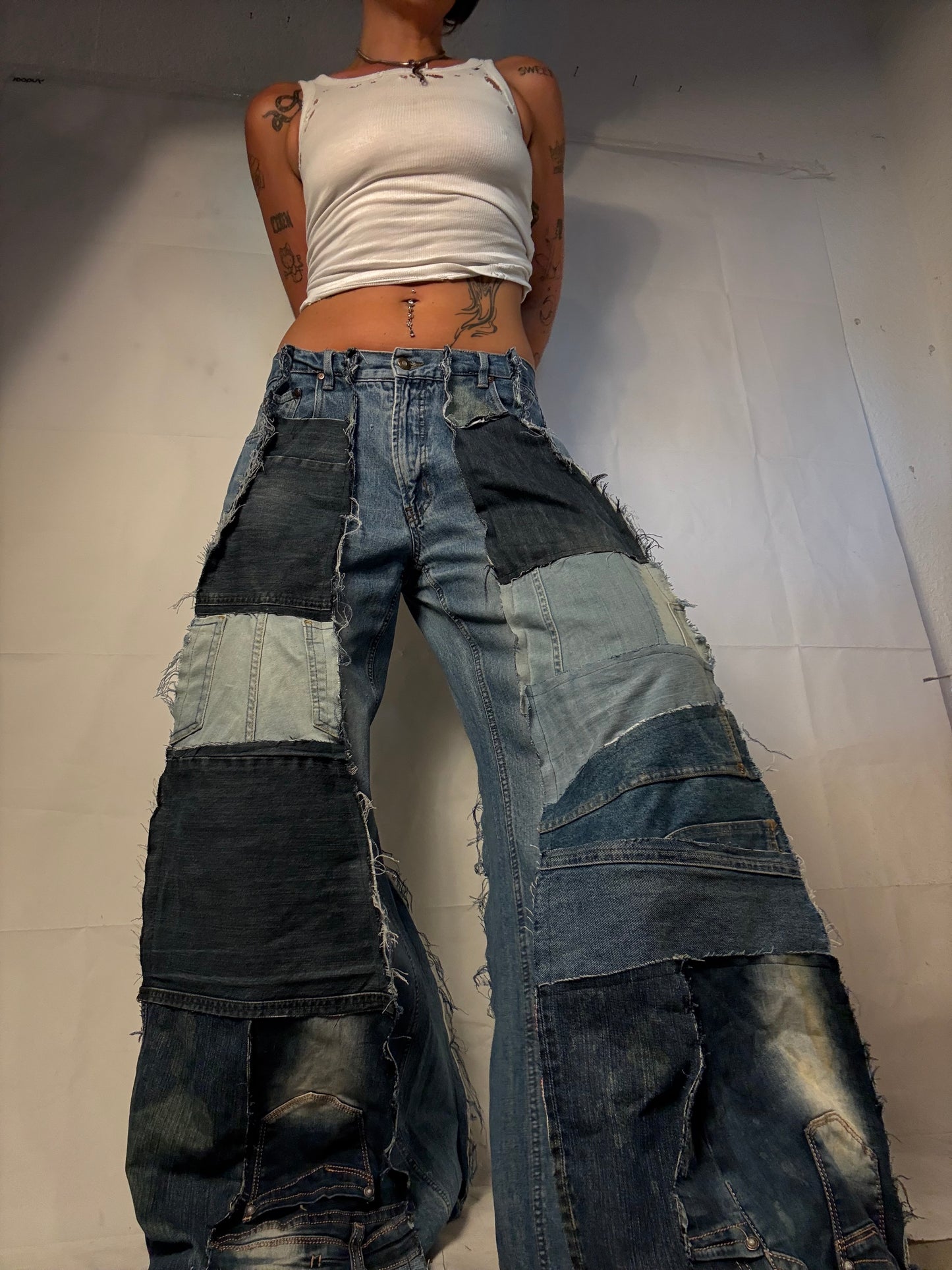 EXTRA FLARED PATCHED DENIM SPG PANTS