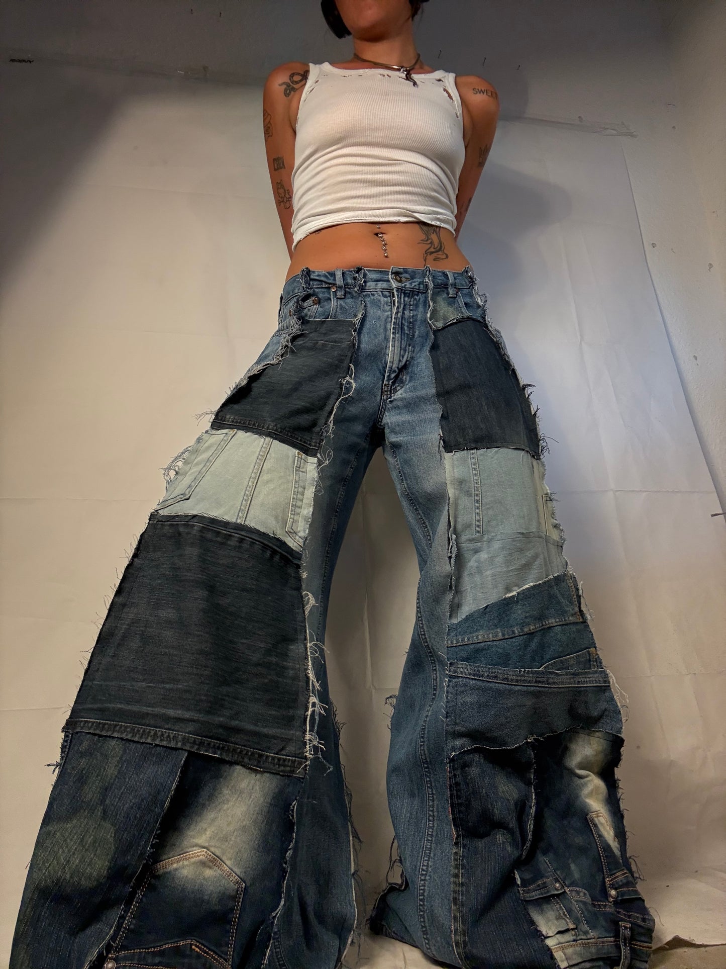 EXTRA FLARED PATCHED DENIM SPG PANTS