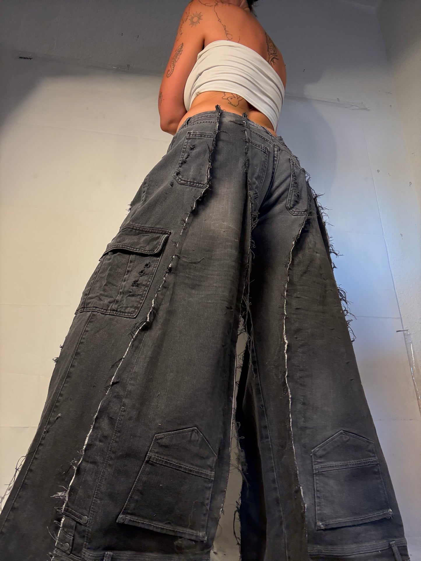 BAGGY DISTRESSED DARK DENIM SPG PANTS