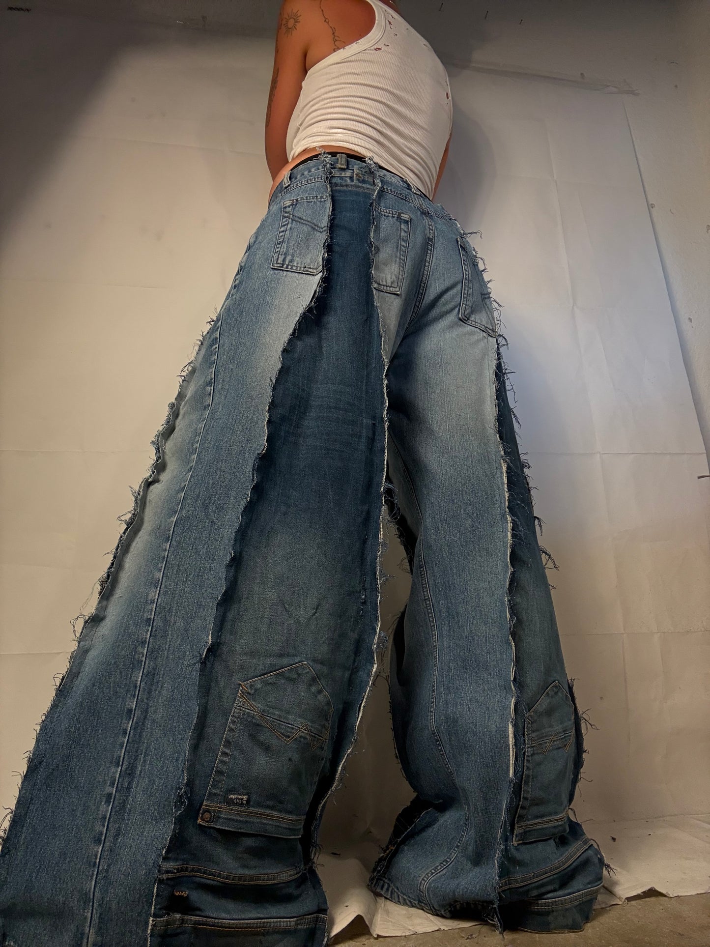 EXTRA FLARED PATCHED DENIM SPG PANTS