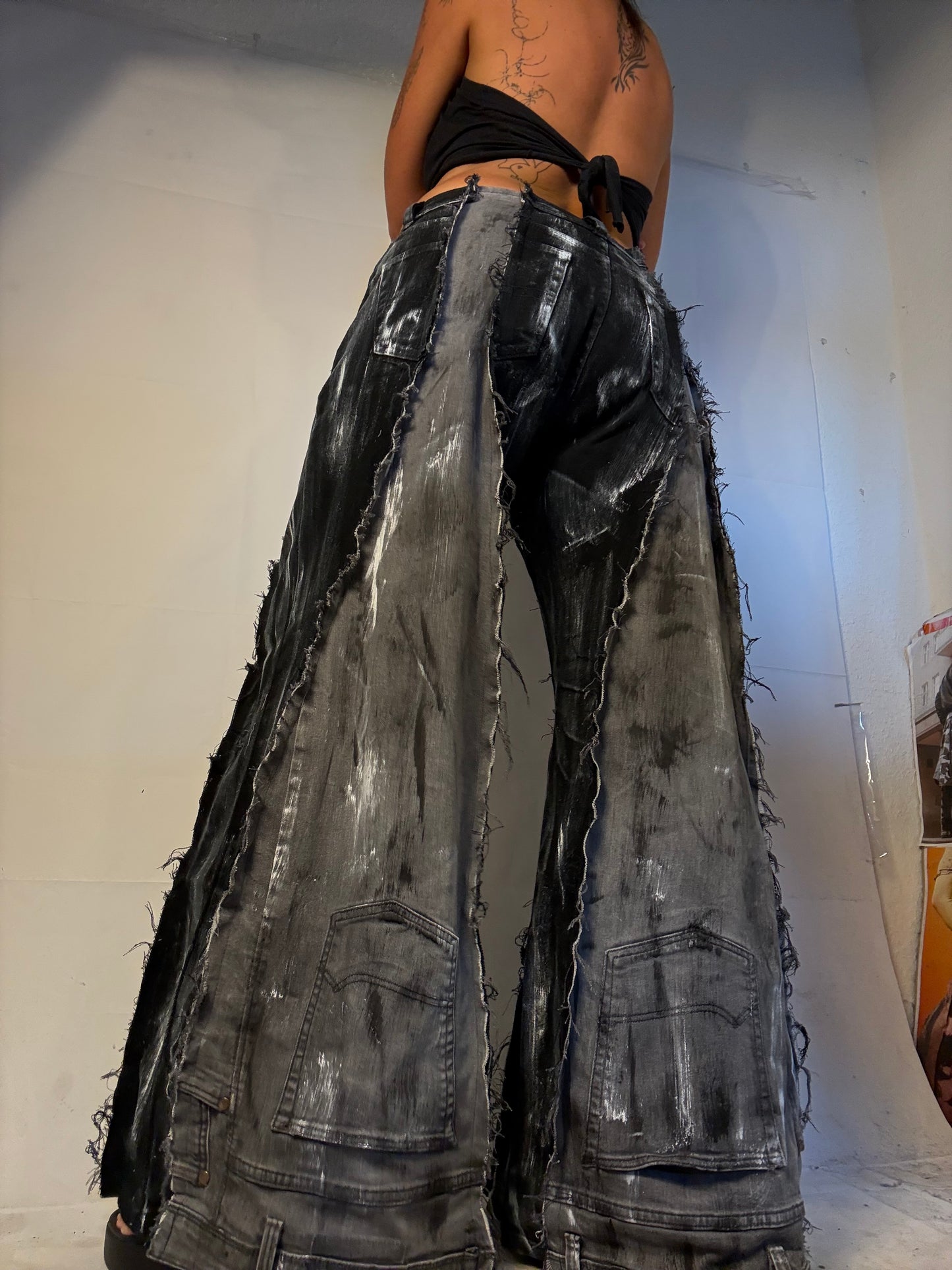 LONG FLARED STAINED ROCK BLACK/GREY SPG PANTS