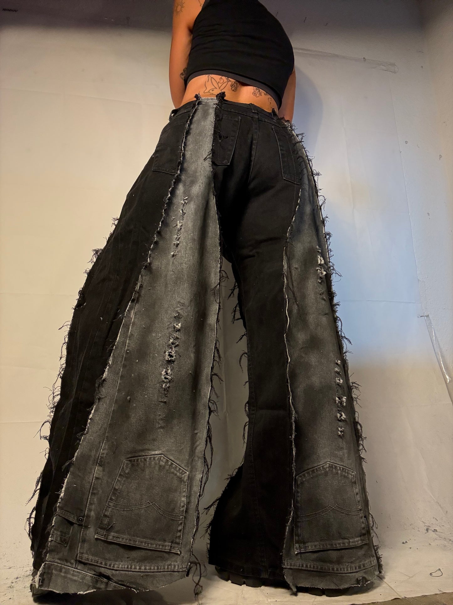 EXTRA BAGGY DISTRESSED STAINED BLACK/GREY SPG PANTS