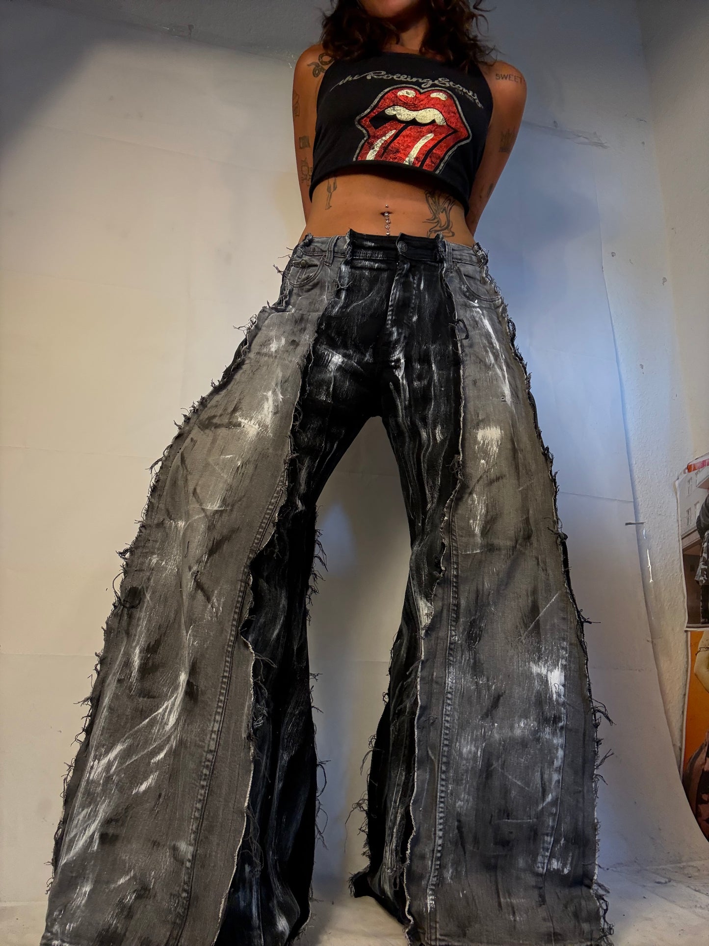 LONG FLARED STAINED ROCK BLACK/GREY SPG PANTS