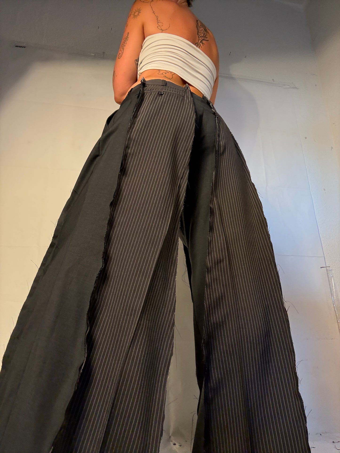 BAGGY DARK PINSTIBE SPG SUITPANTS