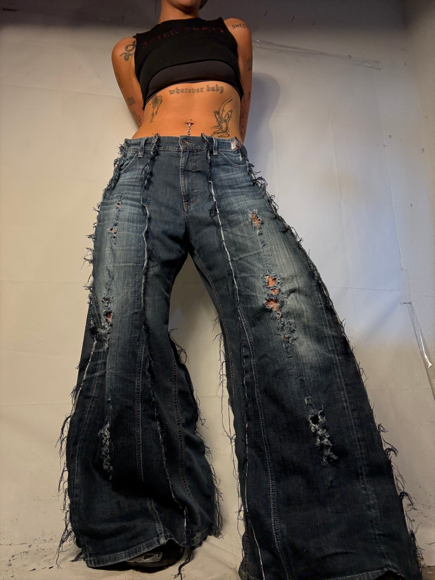 FLARED DISTRESSED DENIM SPG PANTS