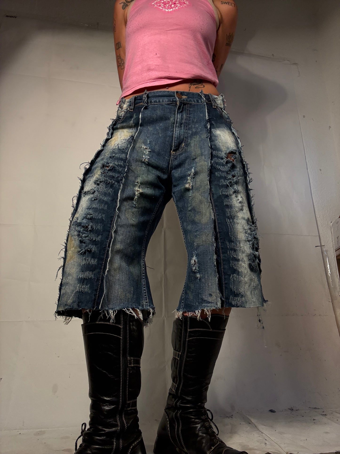 RIPPED BLEACHED DENIM SPG JORTS
