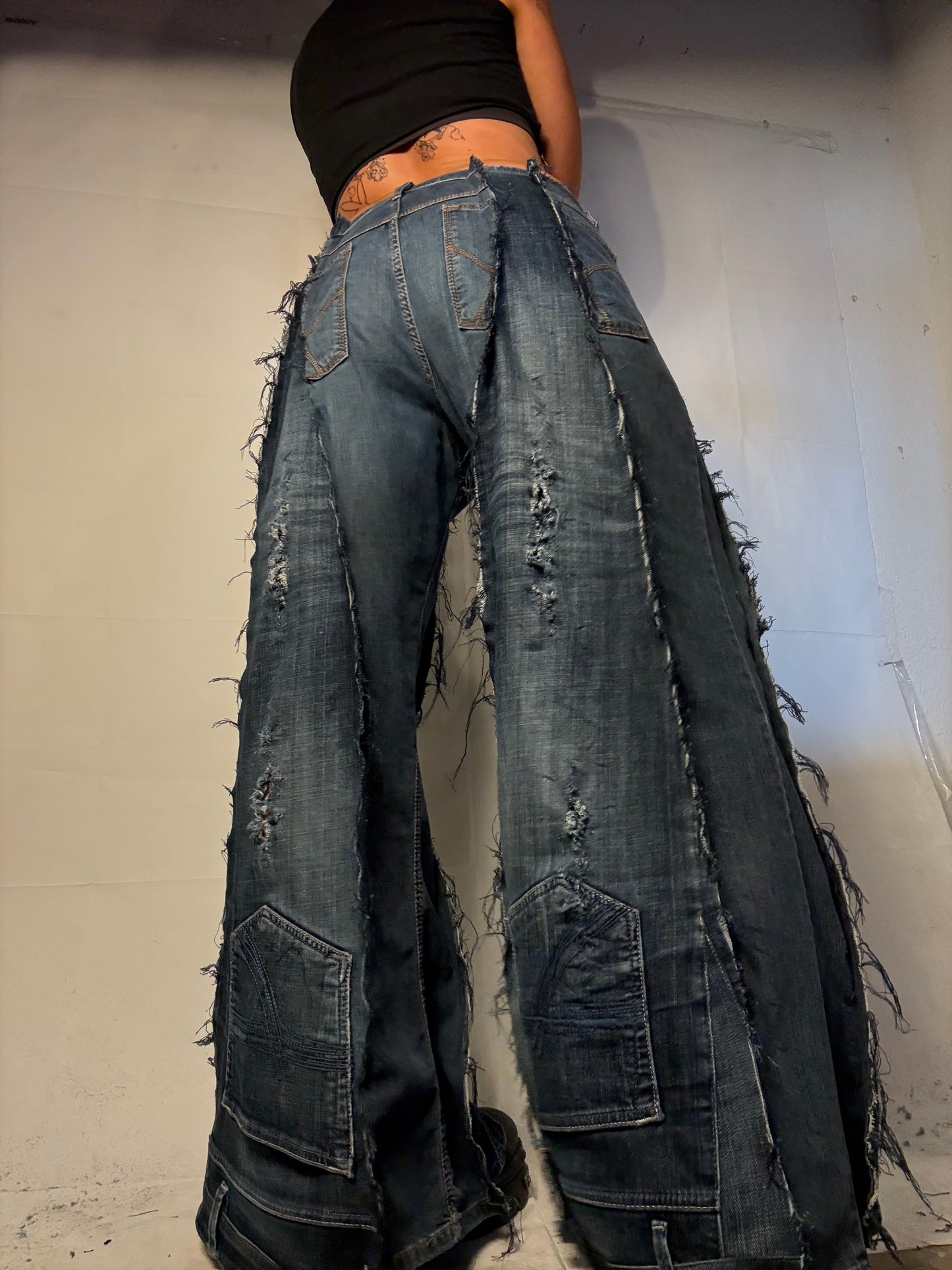 FLARED DISTRESSED DENIM SPG PANTS