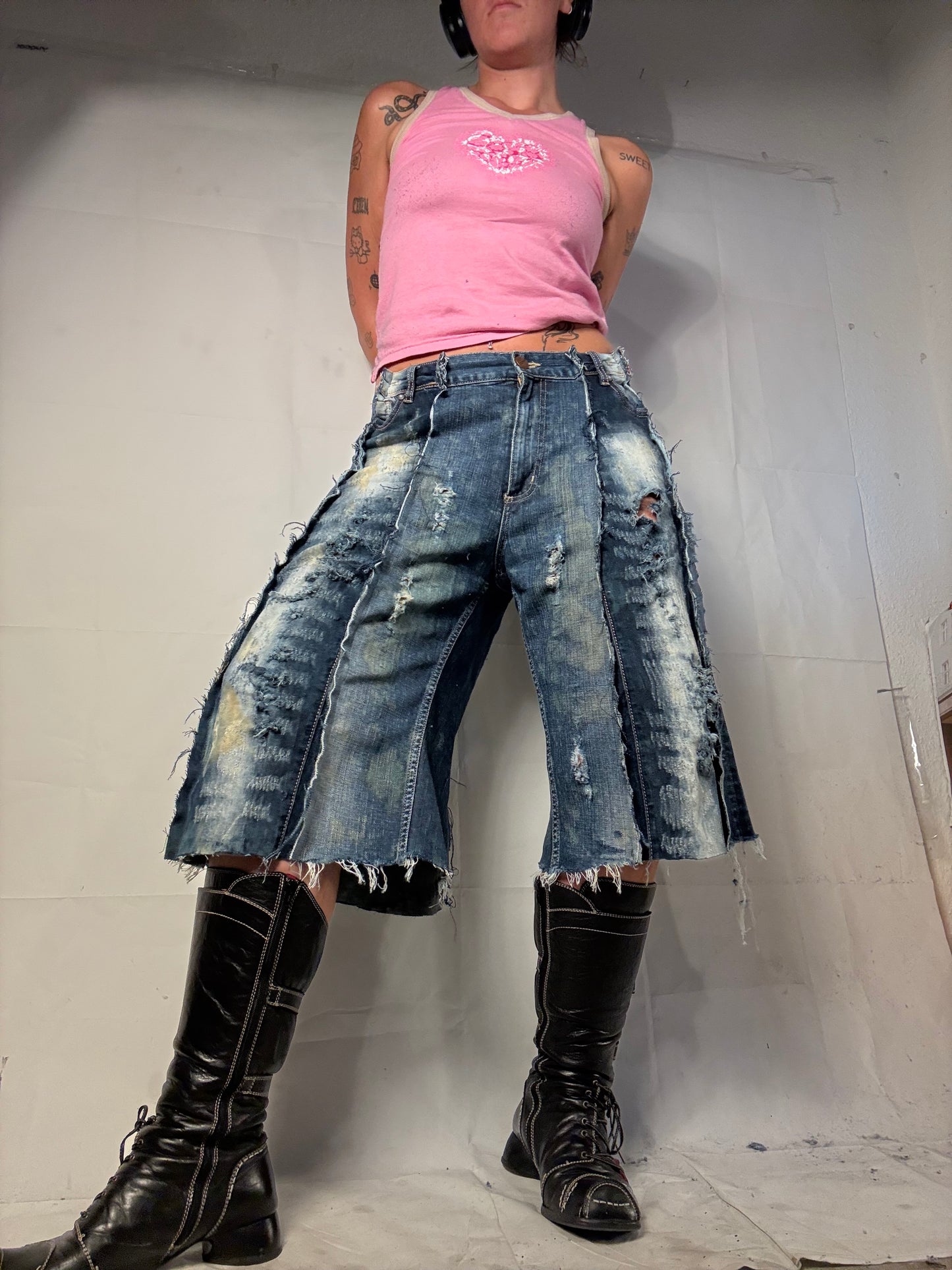 RIPPED BLEACHED DENIM SPG JORTS