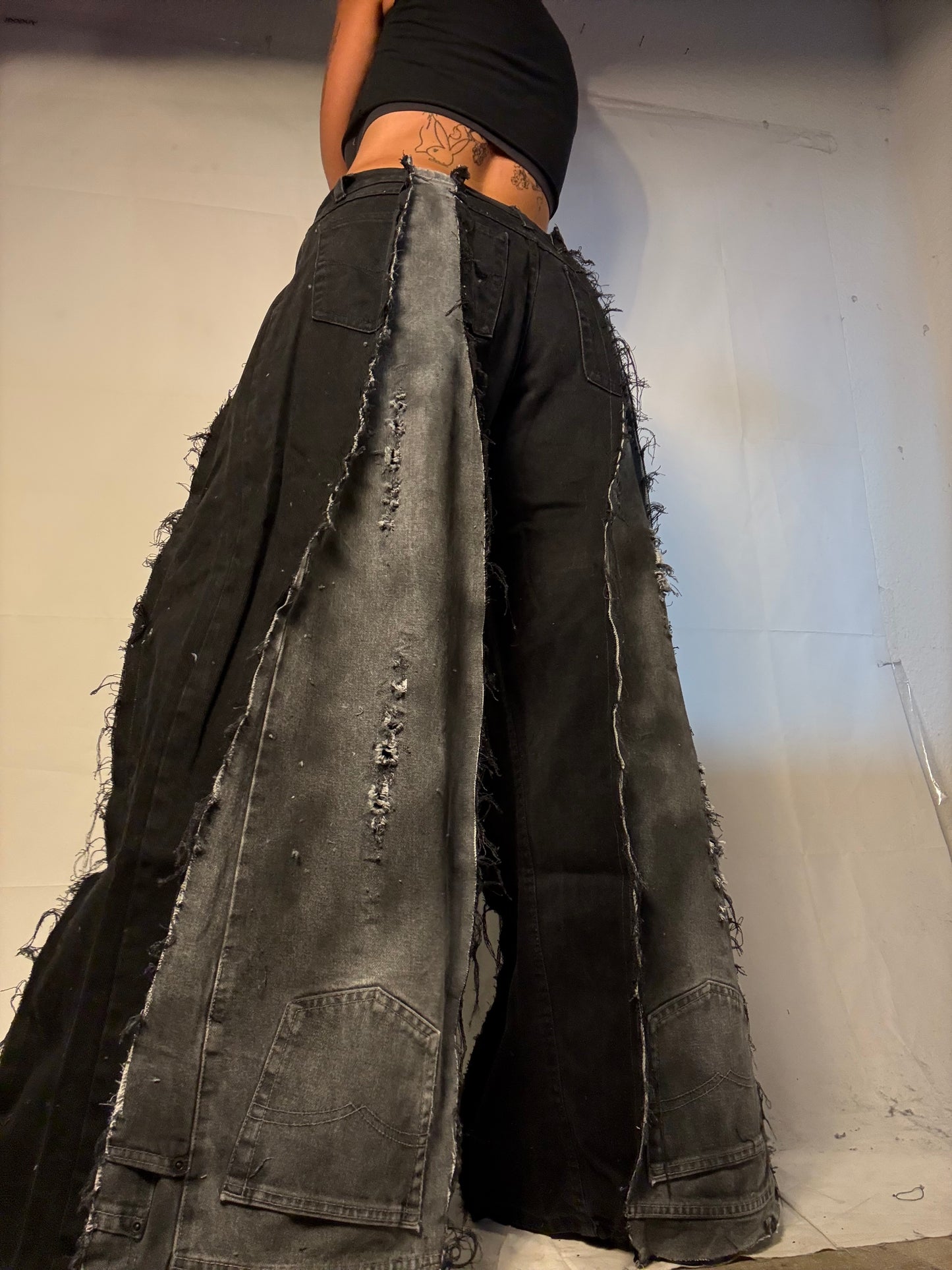 EXTRA BAGGY DISTRESSED STAINED BLACK/GREY SPG PANTS