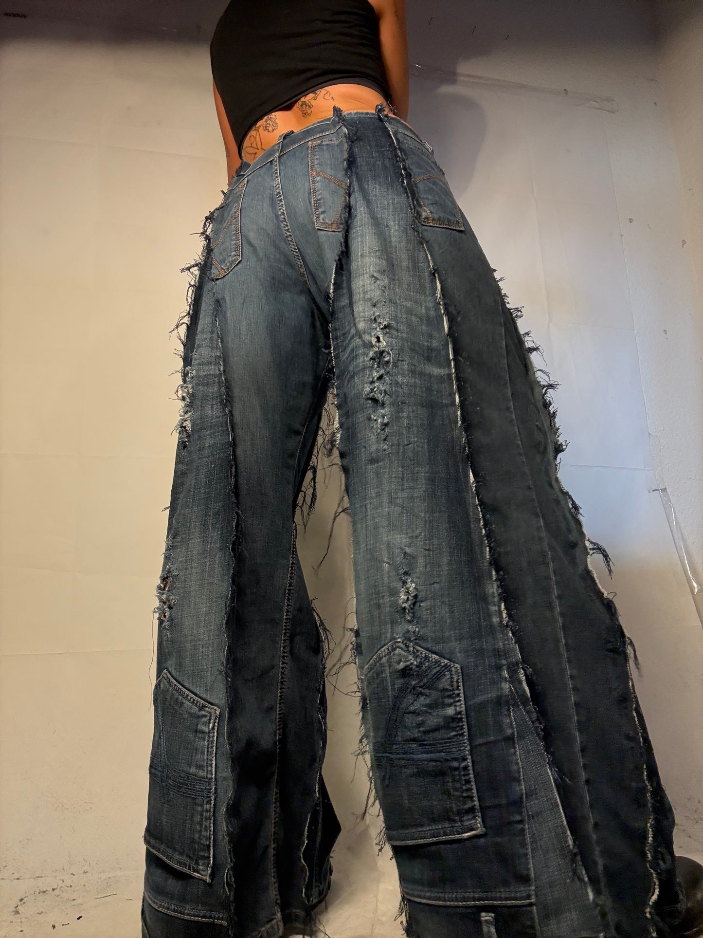 FLARED DISTRESSED DENIM SPG PANTS