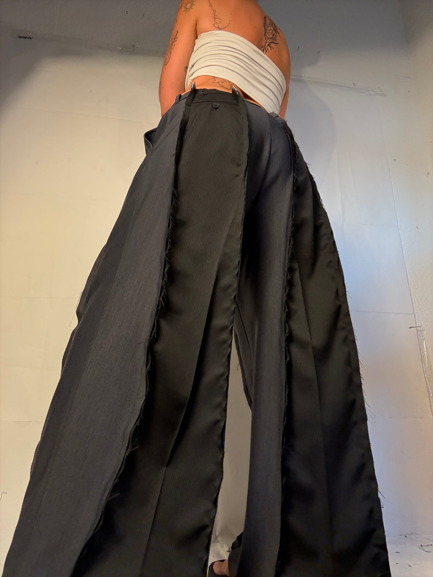 BAGGY BLACK PINSTIBE SPG SUITPANTS