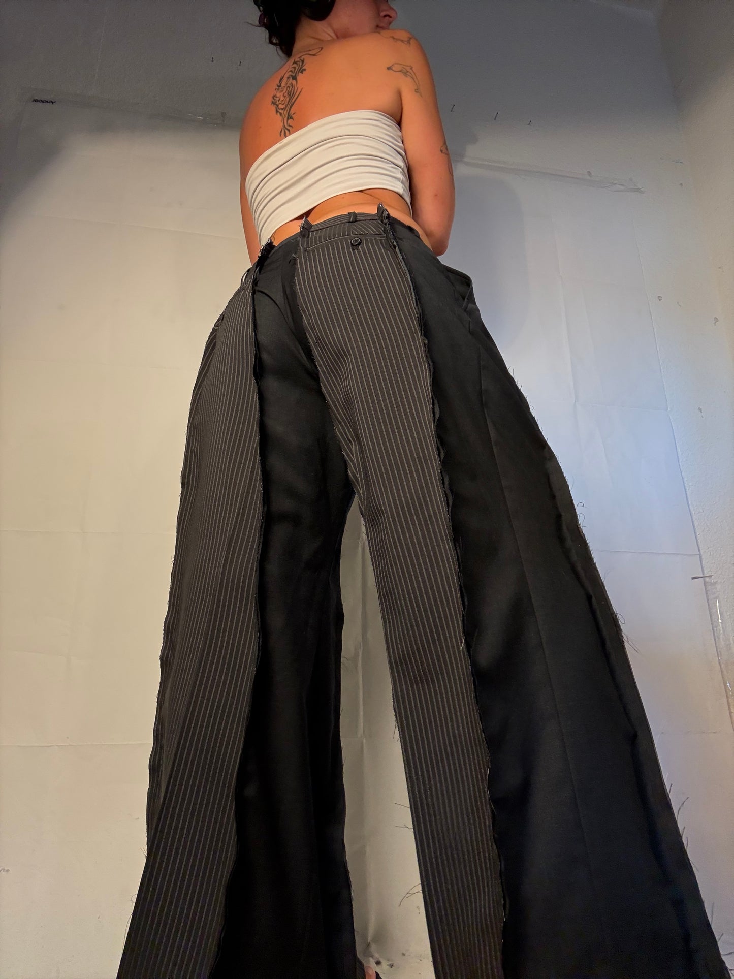 BAGGY DARK PINSTIBE SPG SUITPANTS