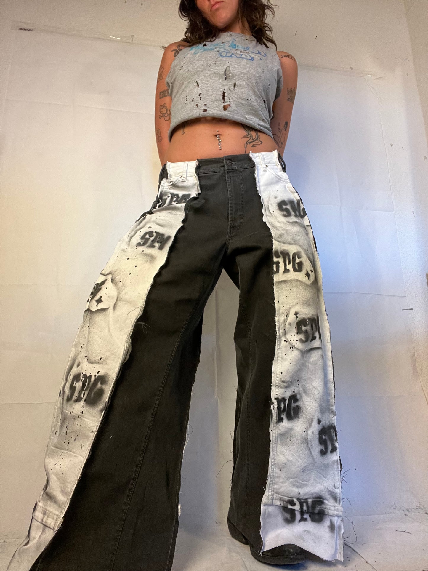 BAGGY WHITE/DARK GREY SOG PANTS W DETAILS