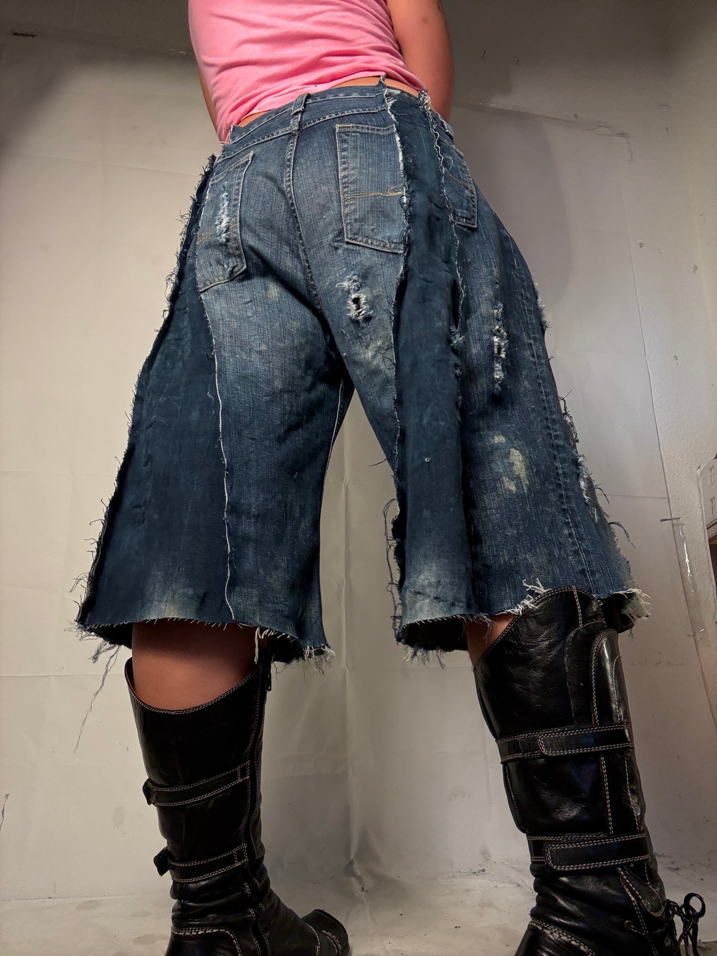 RIPPED BLEACHED DENIM SPG JORTS