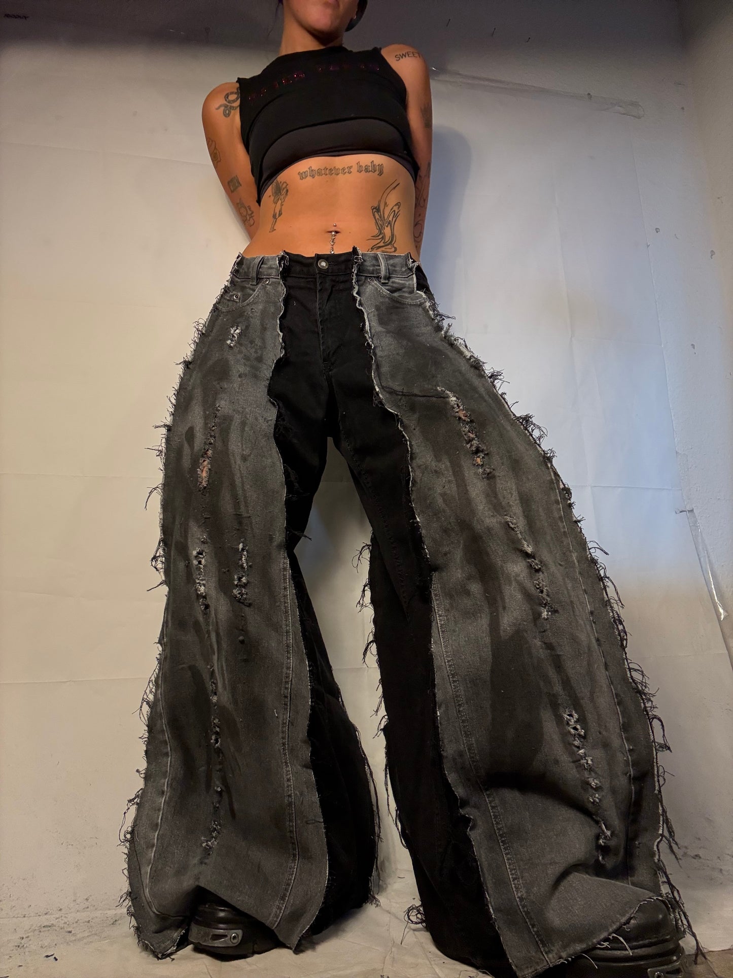 EXTRA BAGGY DISTRESSED STAINED BLACK/GREY SPG PANTS