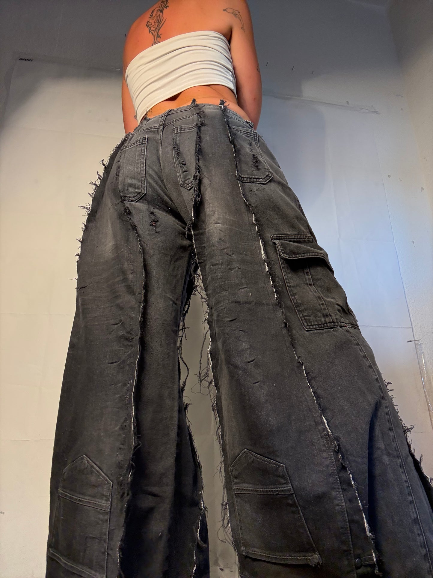 BAGGY DISTRESSED DARK DENIM SPG PANTS
