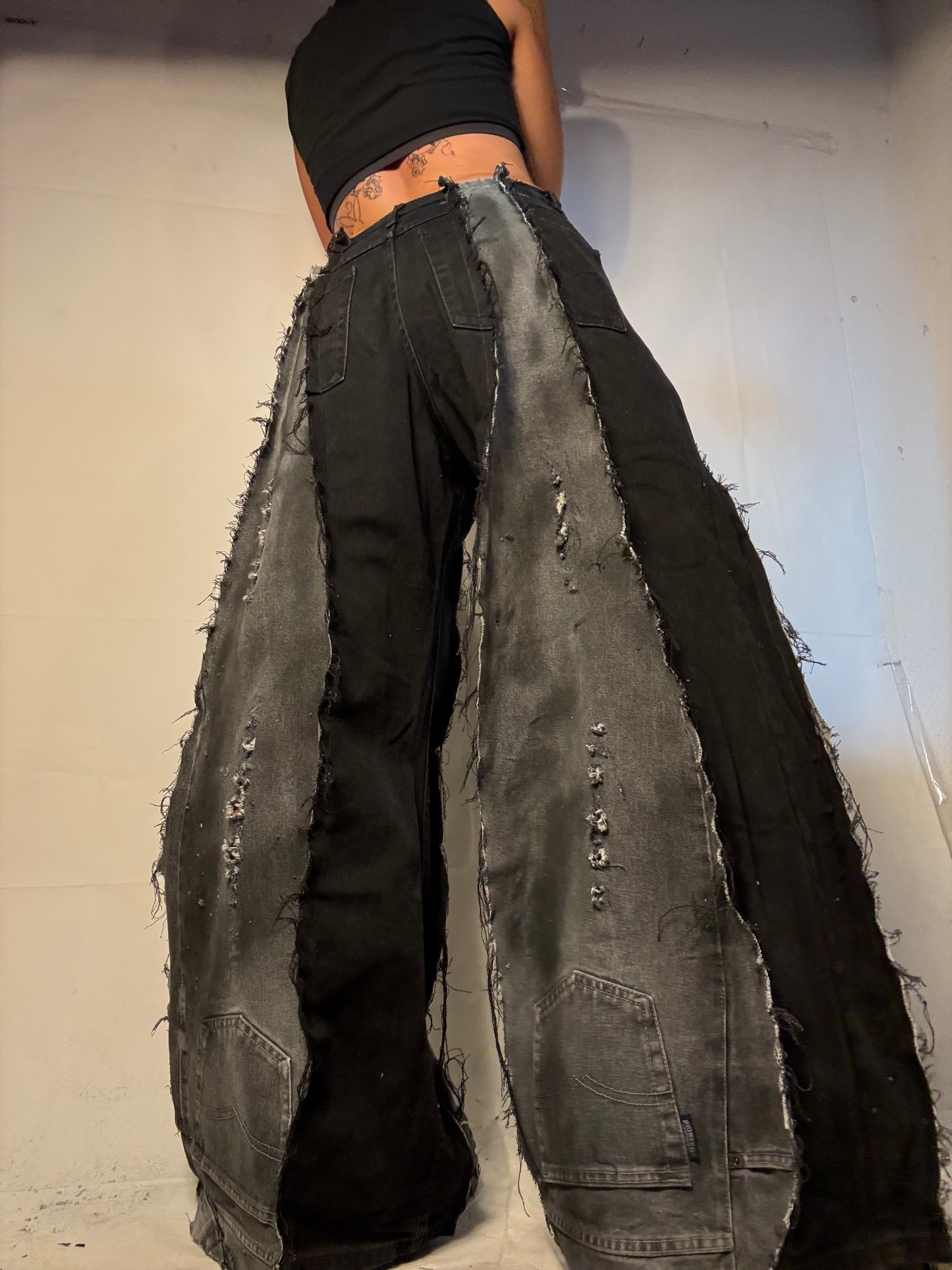 EXTRA BAGGY DISTRESSED STAINED BLACK/GREY SPG PANTS