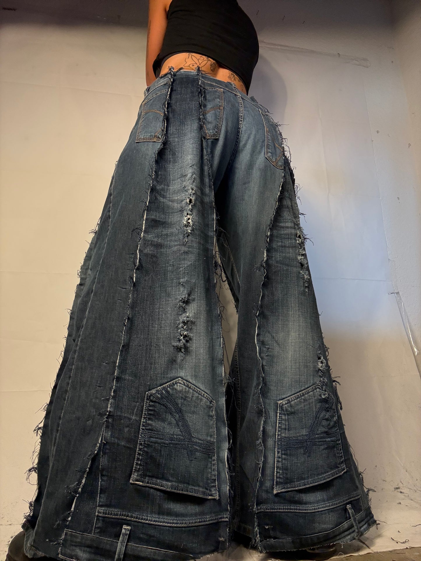 FLARED DISTRESSED DENIM SPG PANTS