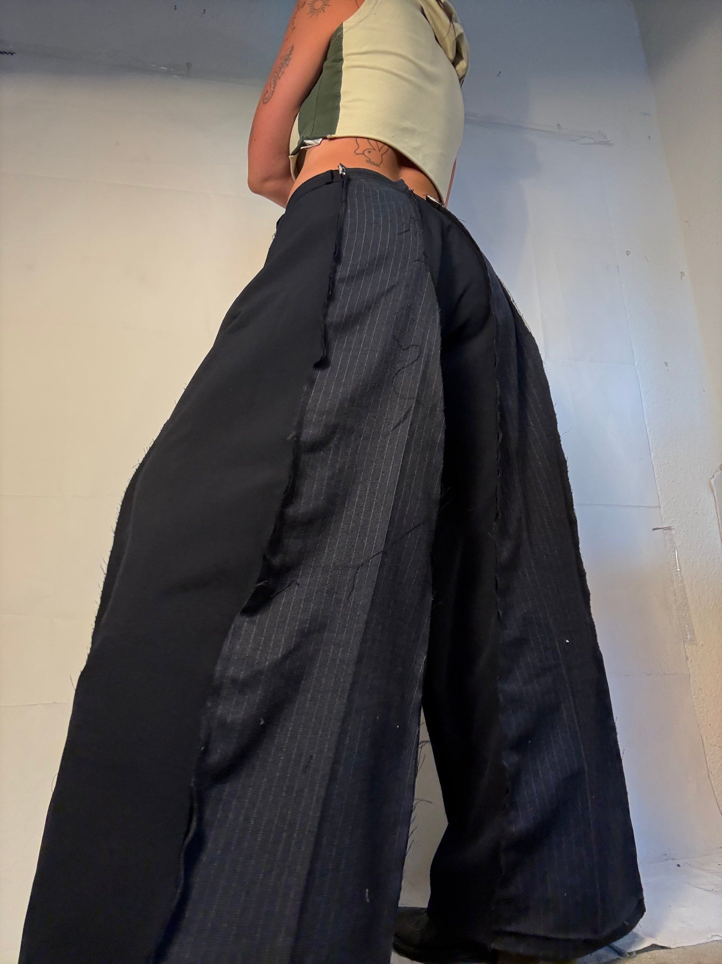 BAGGY NAVY PINSTRIBE SPG SUITPANTS