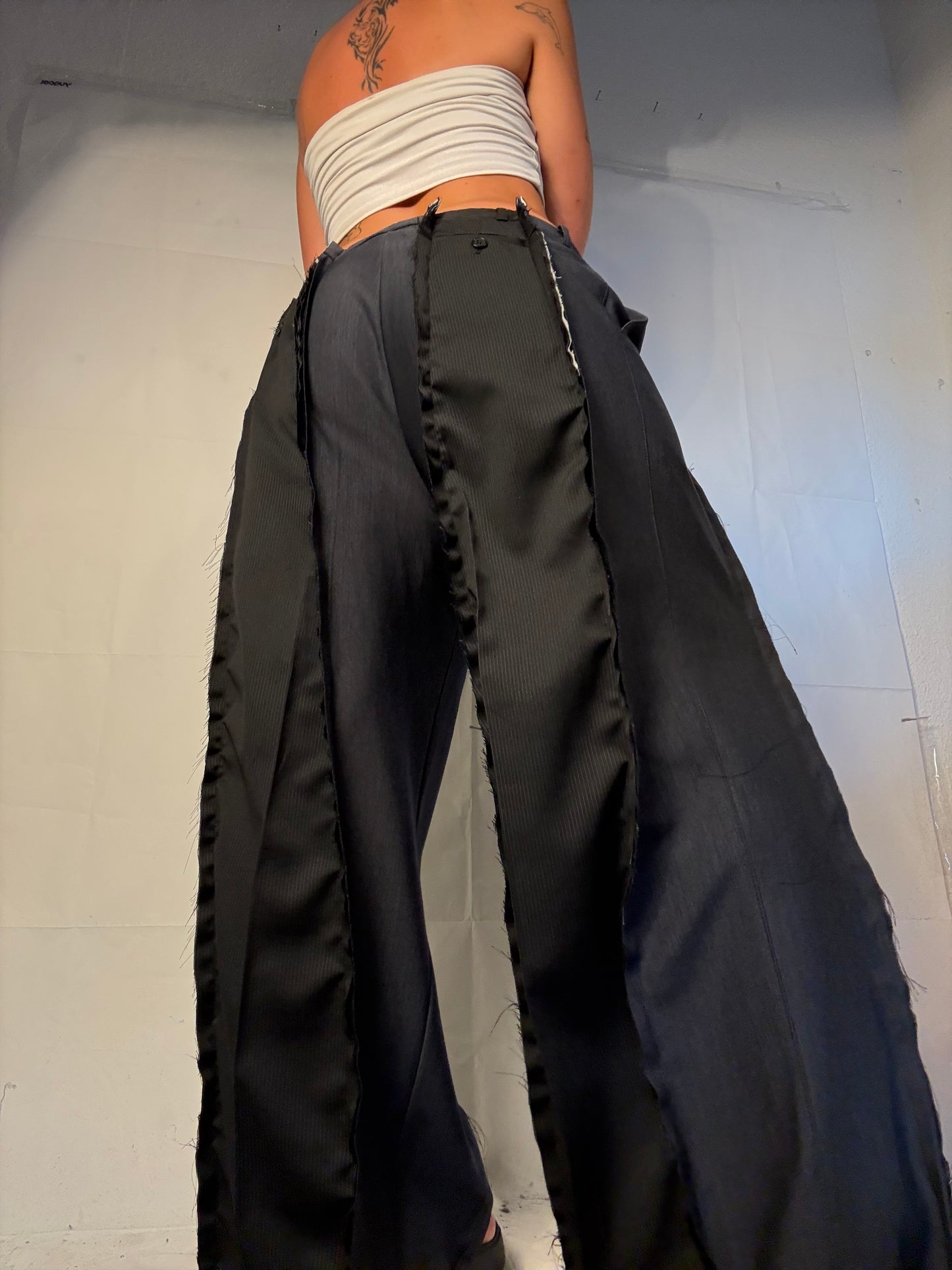 BAGGY BLACK PINSTIBE SPG SUITPANTS