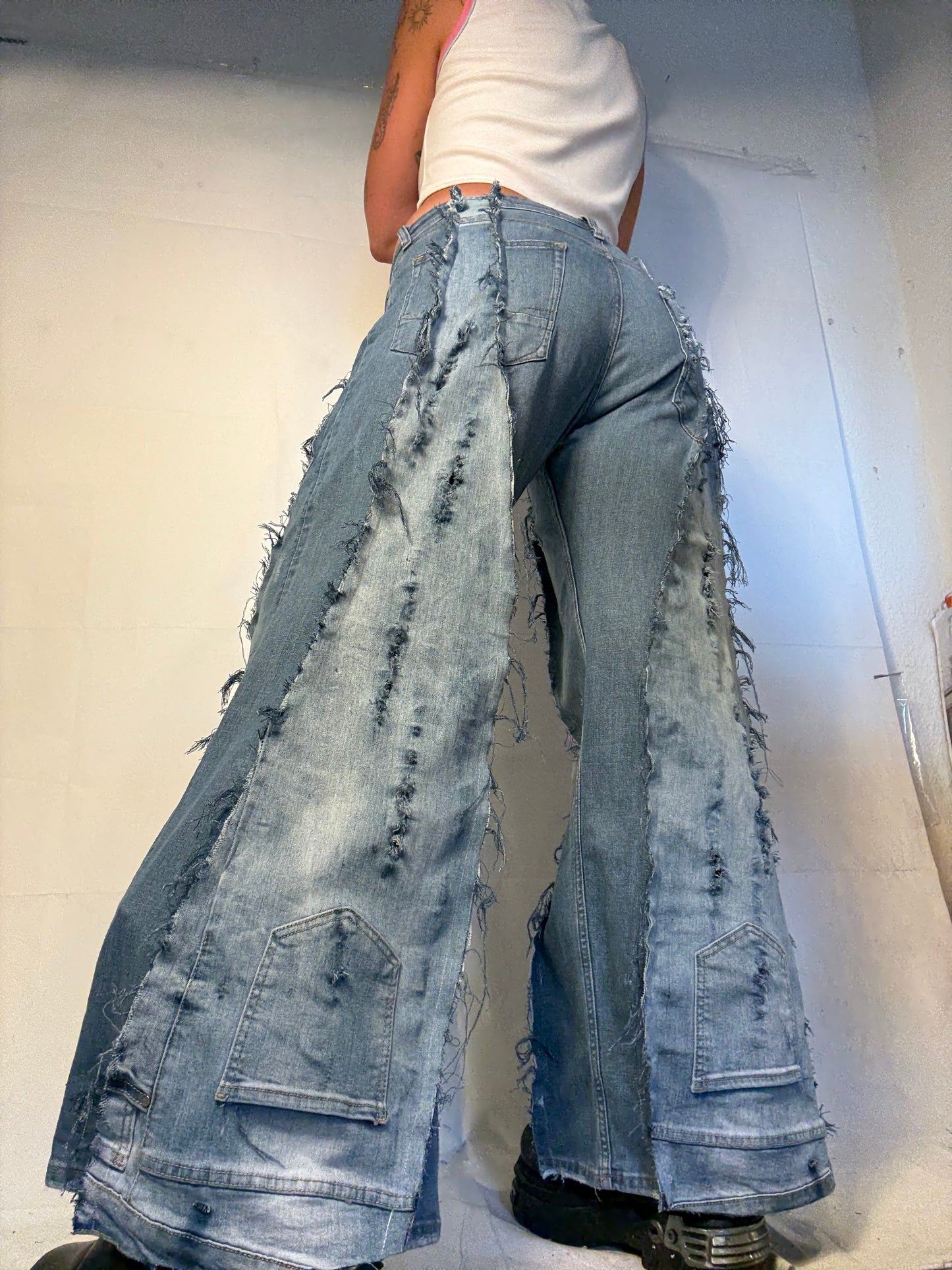 BAGGY DISTRESSED LIGHT DENIM SPG PANTS