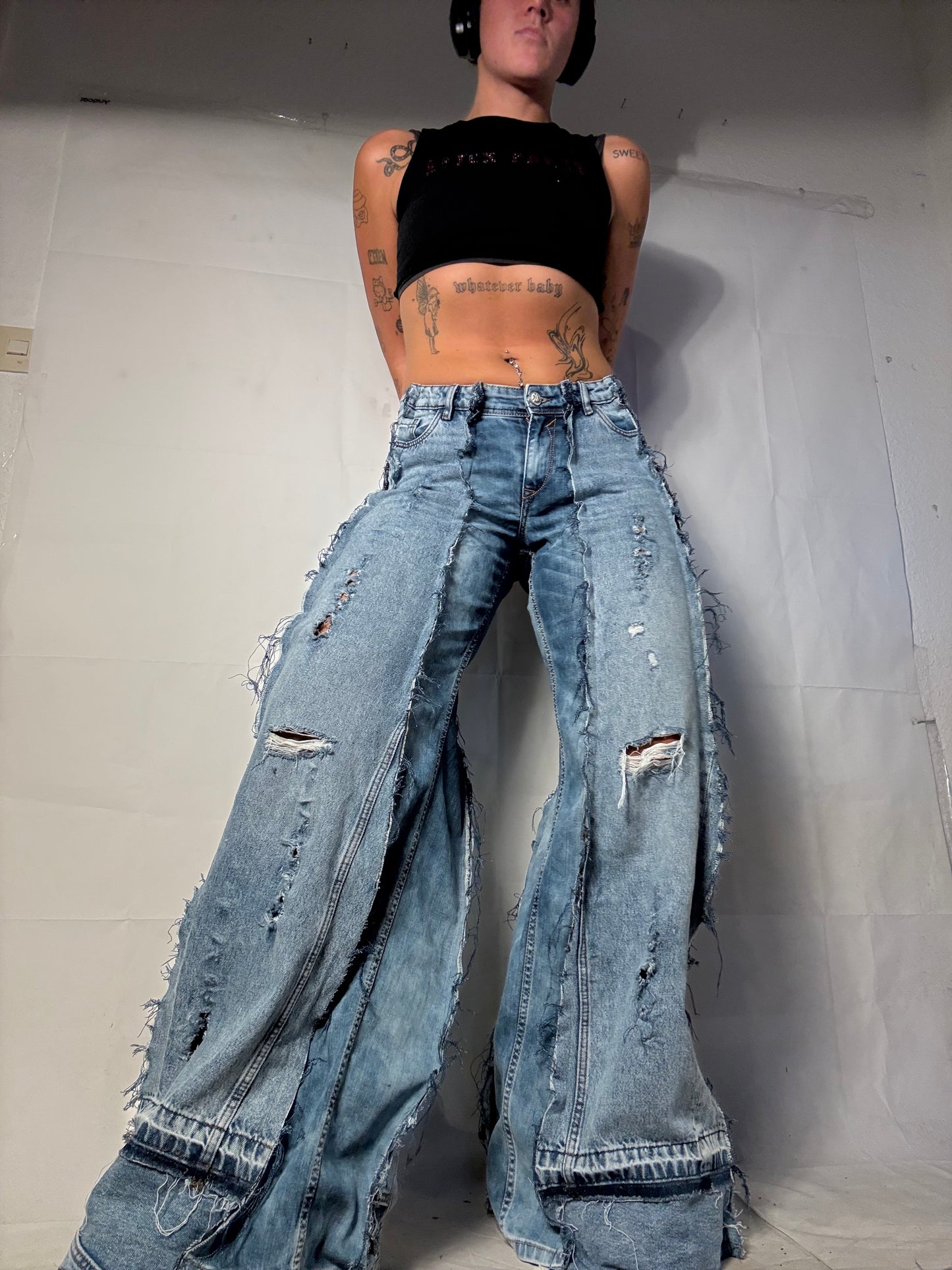 EXTRA LONG RIPPED LIGHT DENIM SPG PANTS