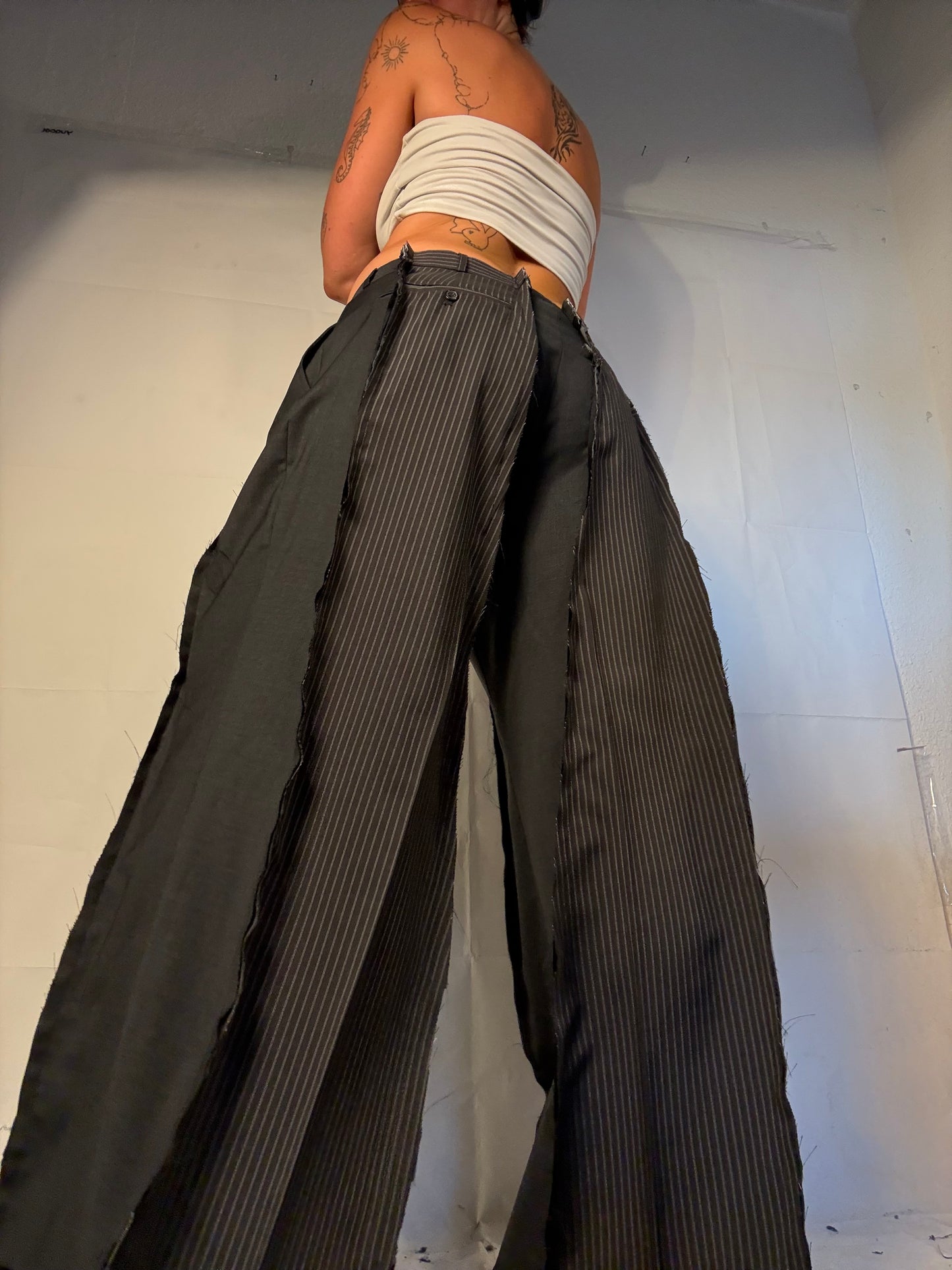 BAGGY DARK PINSTIBE SPG SUITPANTS