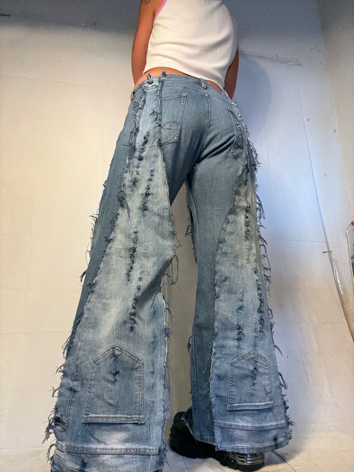 BAGGY DISTRESSED LIGHT DENIM SPG PANTS