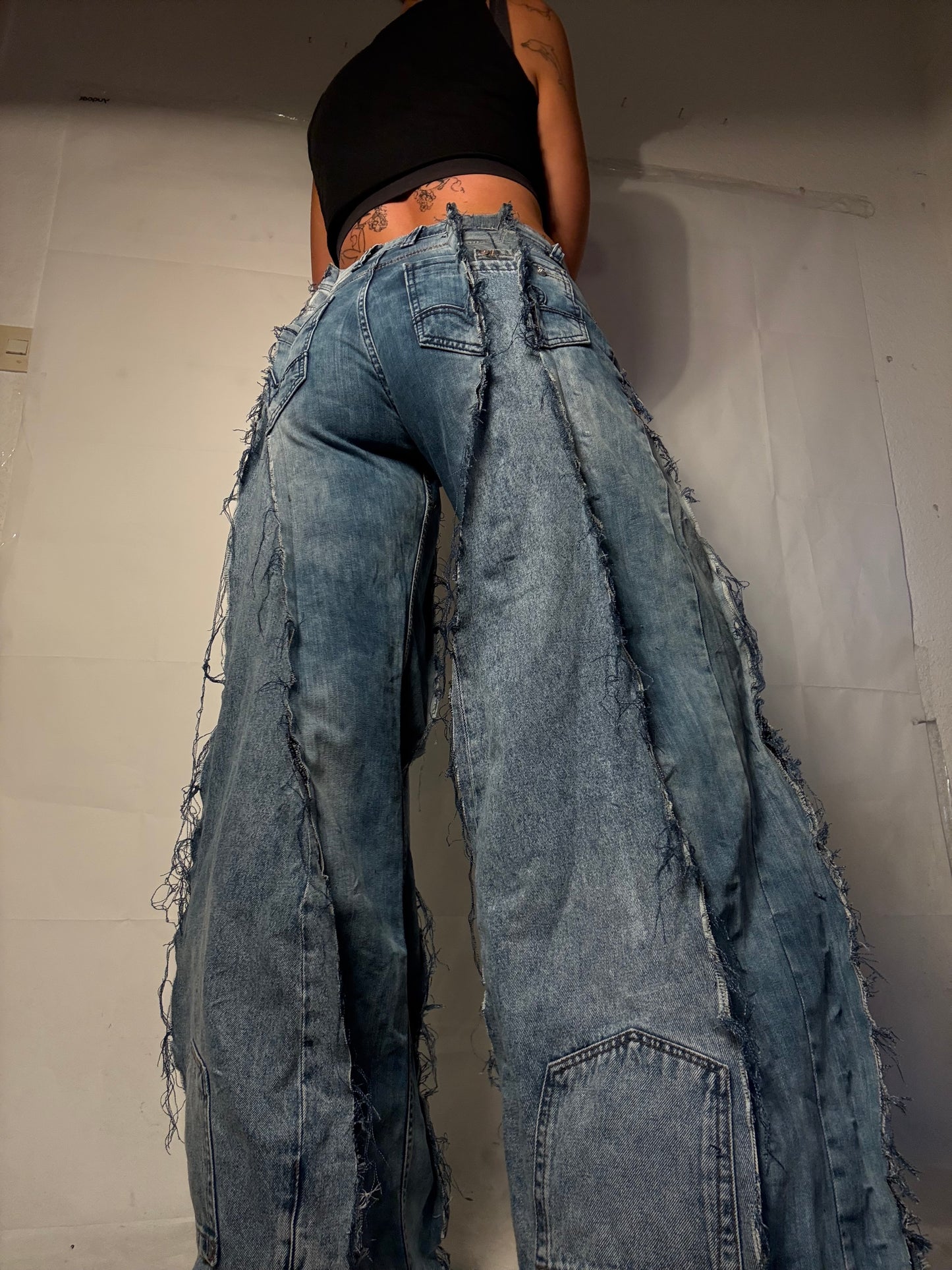 EXTRA LONG RIPPED LIGHT DENIM SPG PANTS